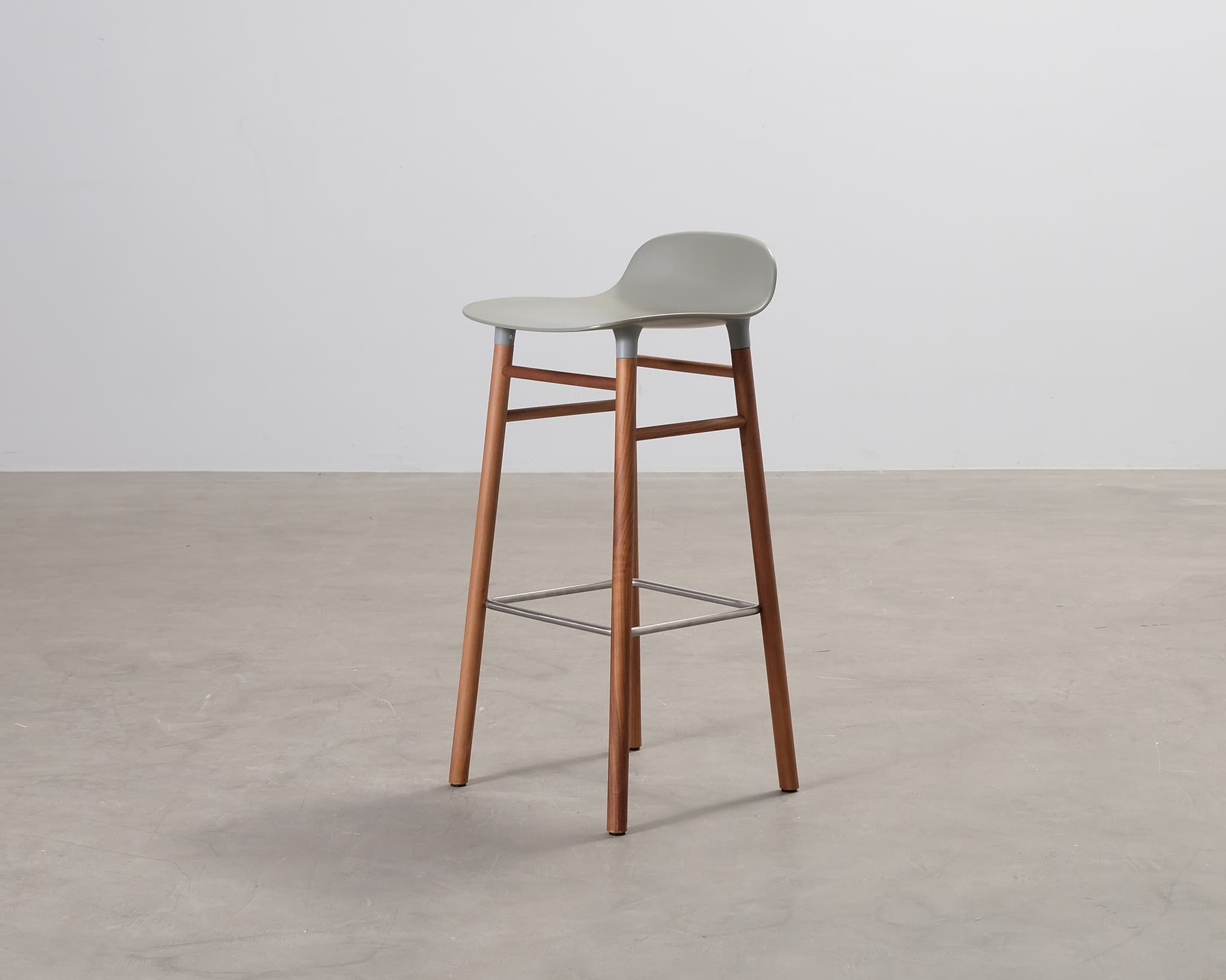 Normann Copenhagen Form barstol grå 75 cm
