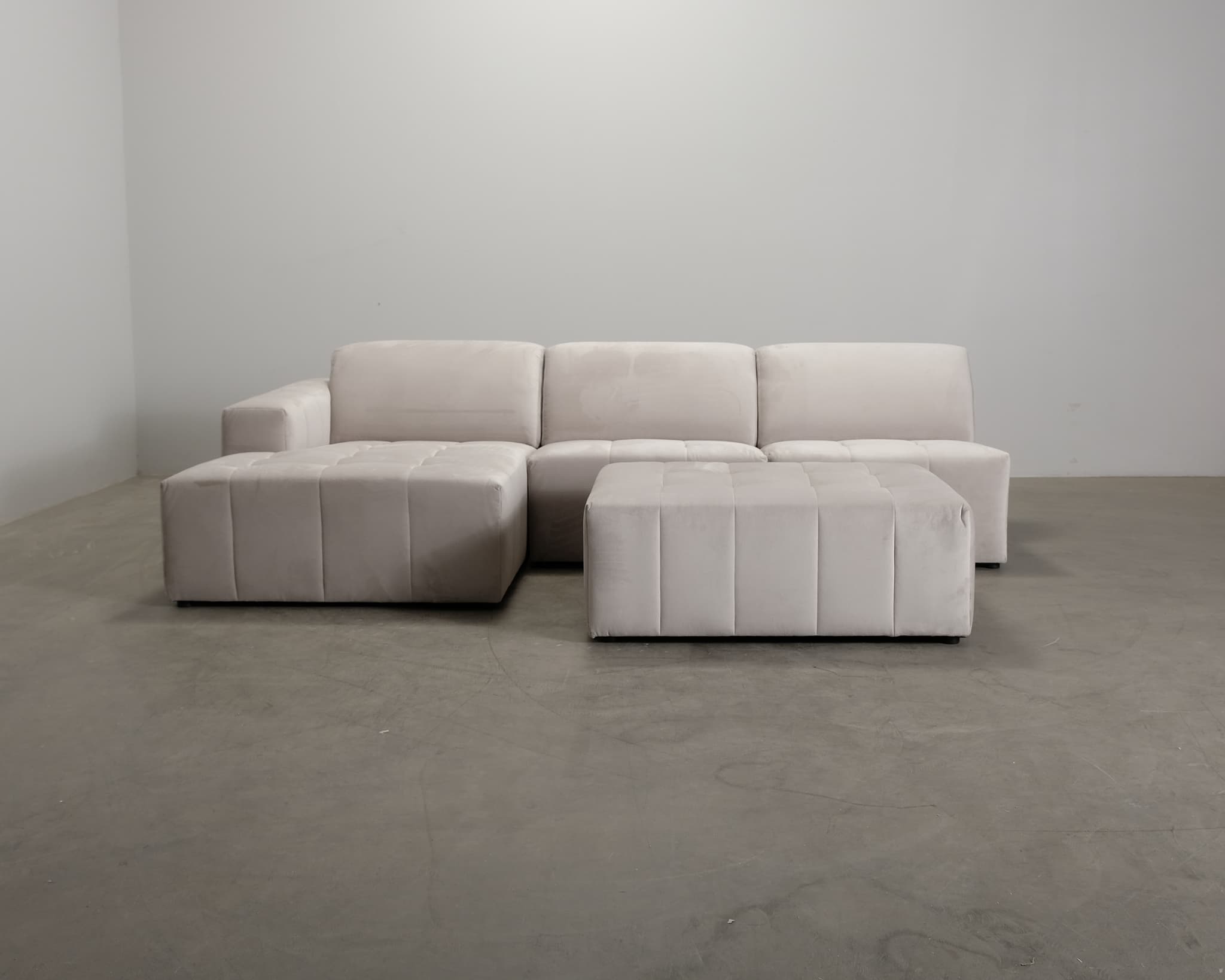 CXL by Christian Lacroix Luc 3-sits divansoffa med fotpall beige