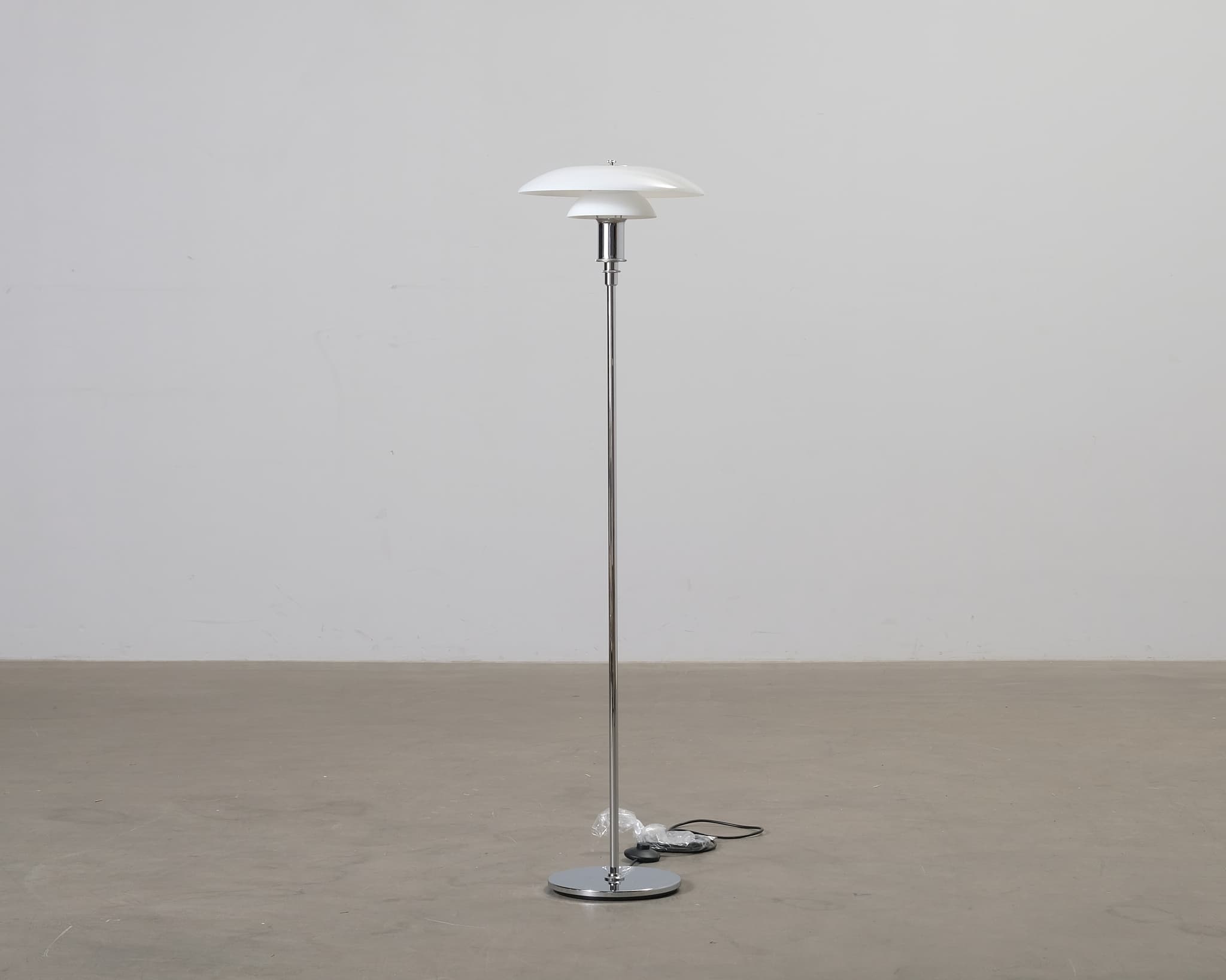 Louis Poulsen PH 3/2 golvlampa krom / vit