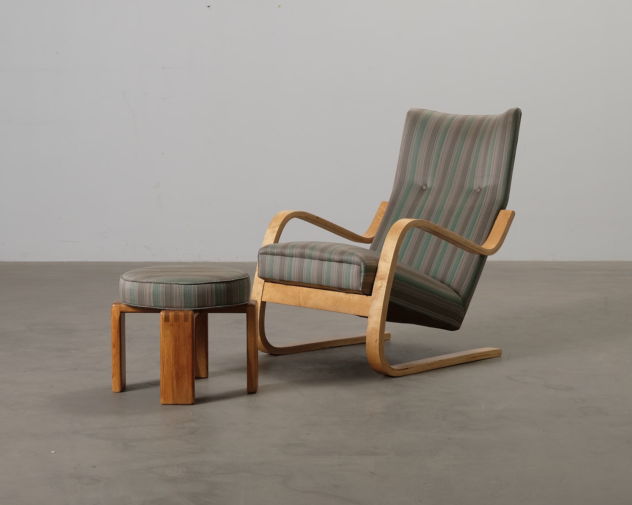 Artek A35 fåtölj och Bonanza fotpall