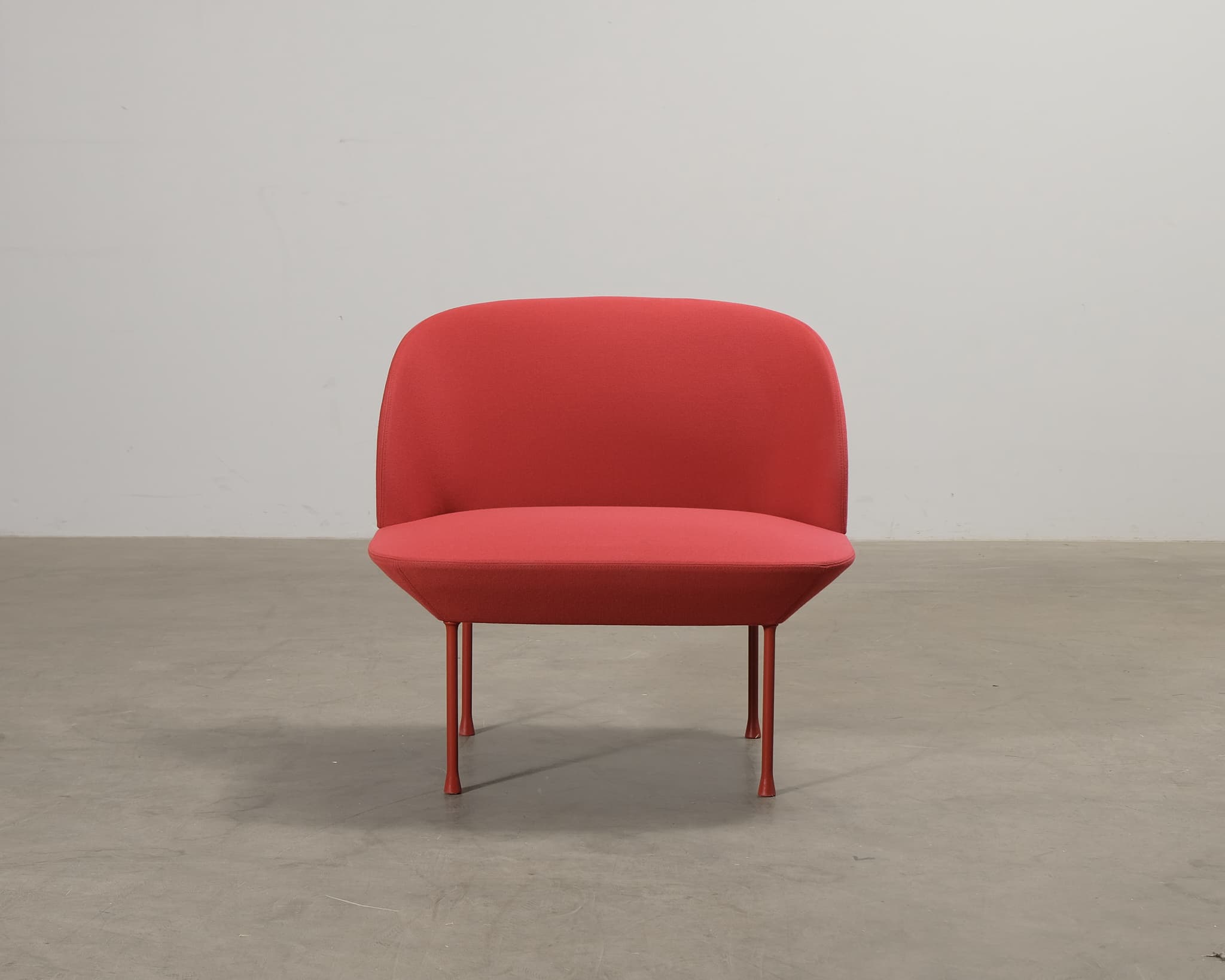 Muuto Oslo fåtölj röd