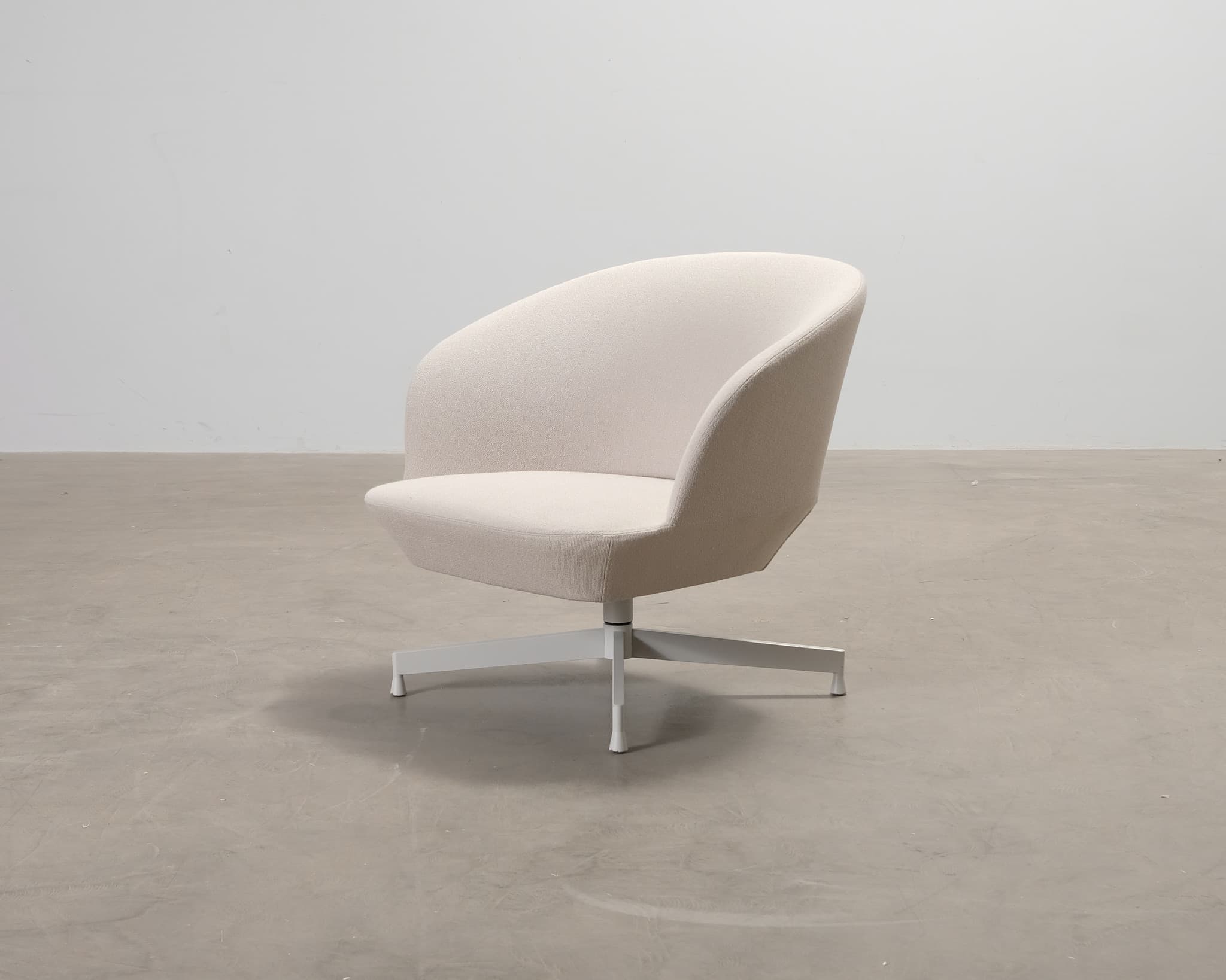 Muuto Oslo Swivel loungestol greige