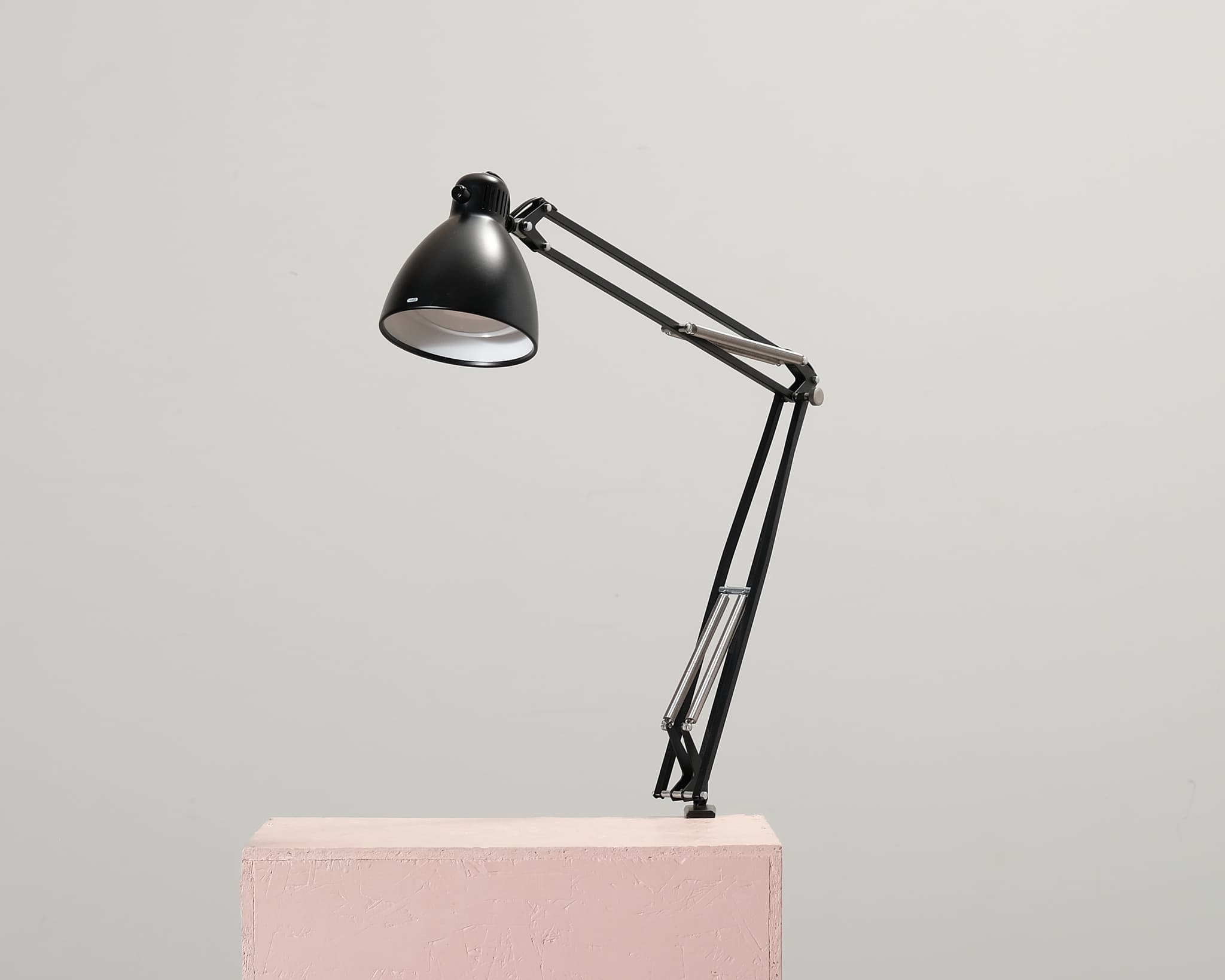 Luxo L1 bordslampa svart