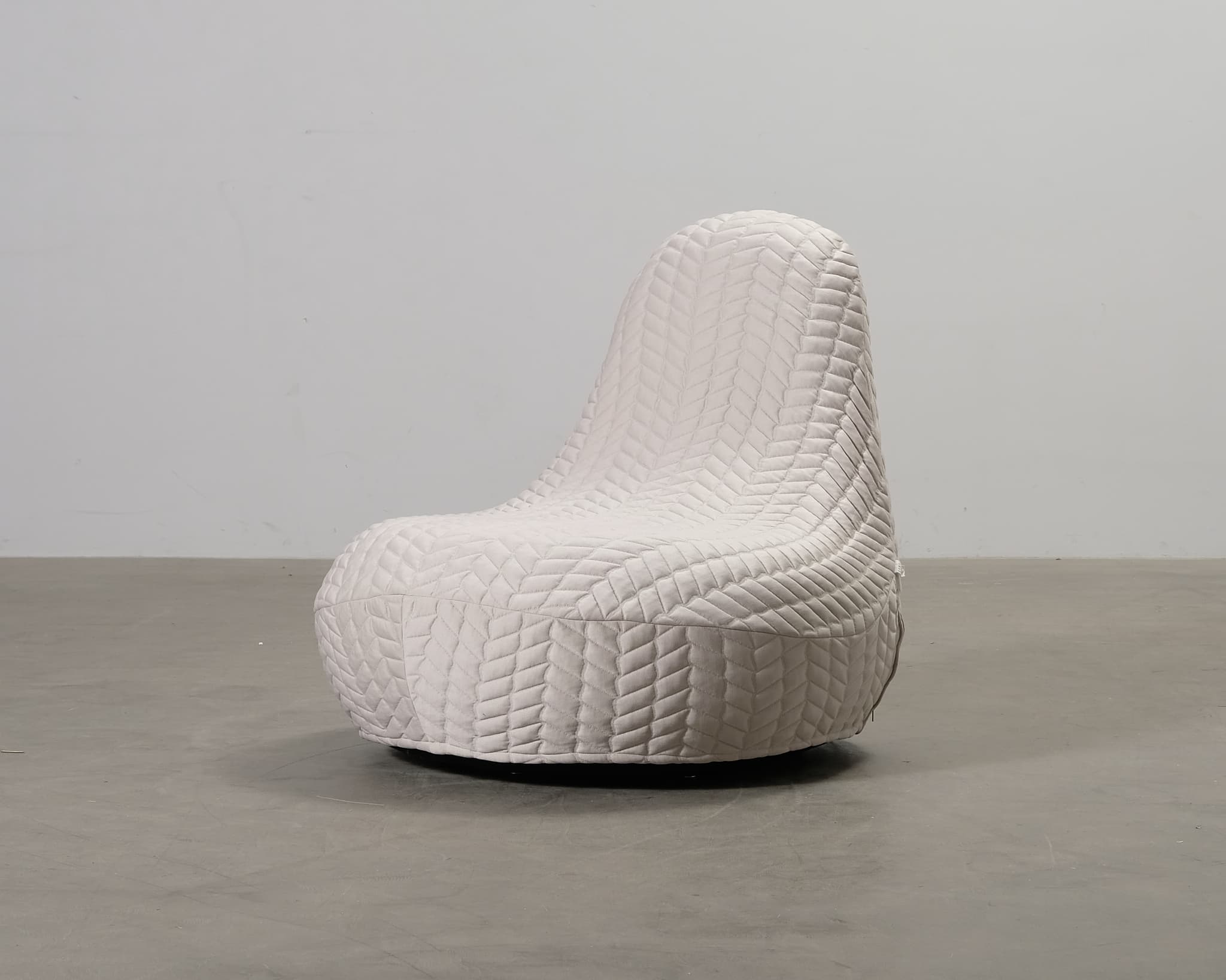 KASSL Editions x Zara Home tygfåtölj ljusbeige