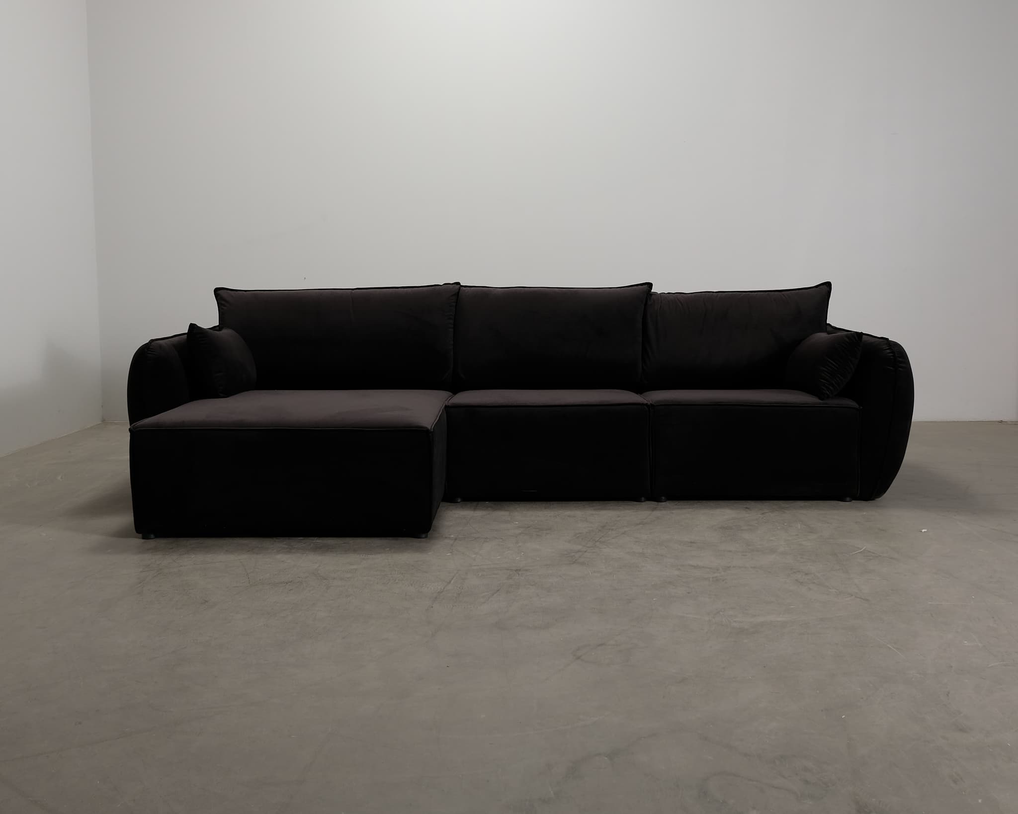 Micadoni Kaelle 4-sits divansoffa svart