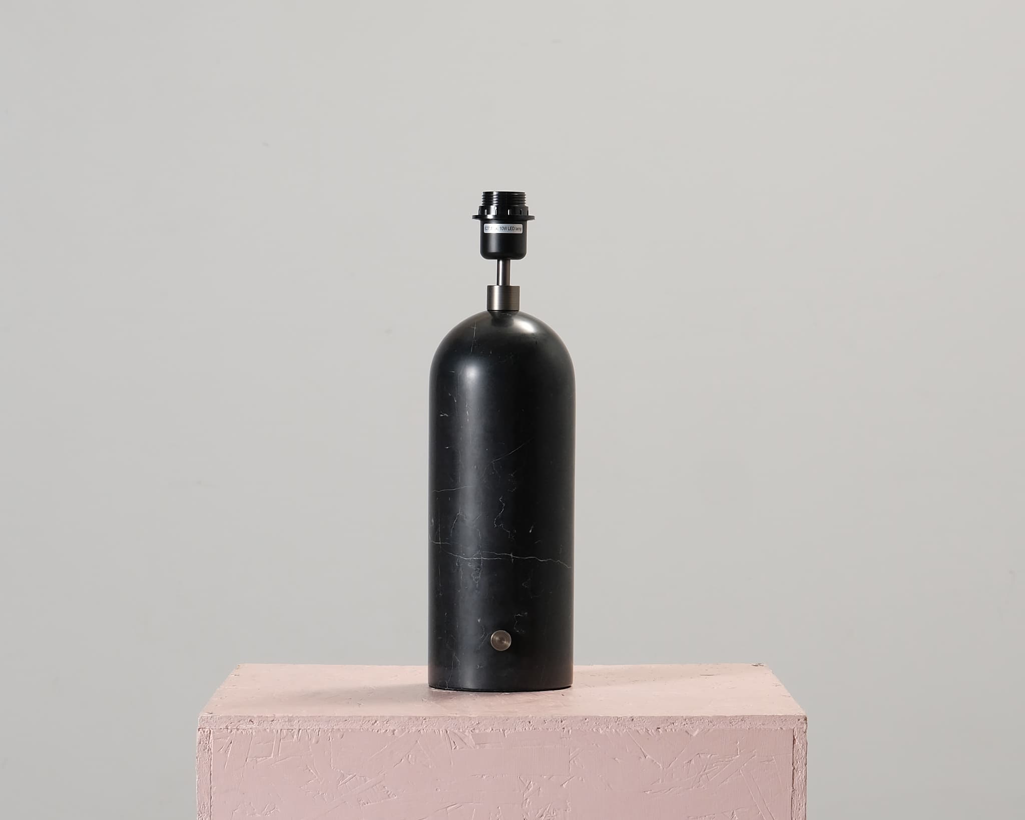 Gubi Gravity lampfot svart