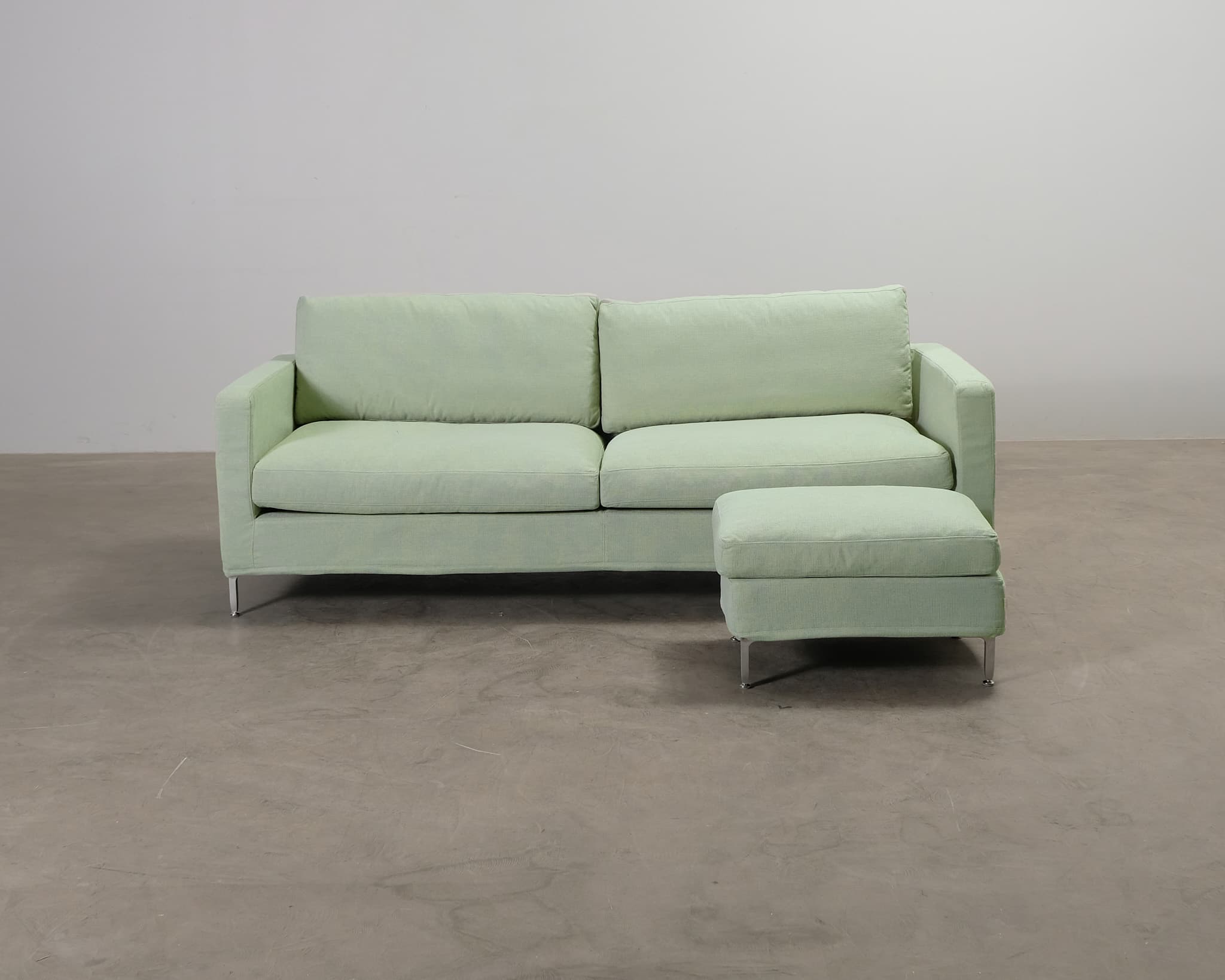 Fogia Alex 2,5-sits soffa med fotpall ljusgrön