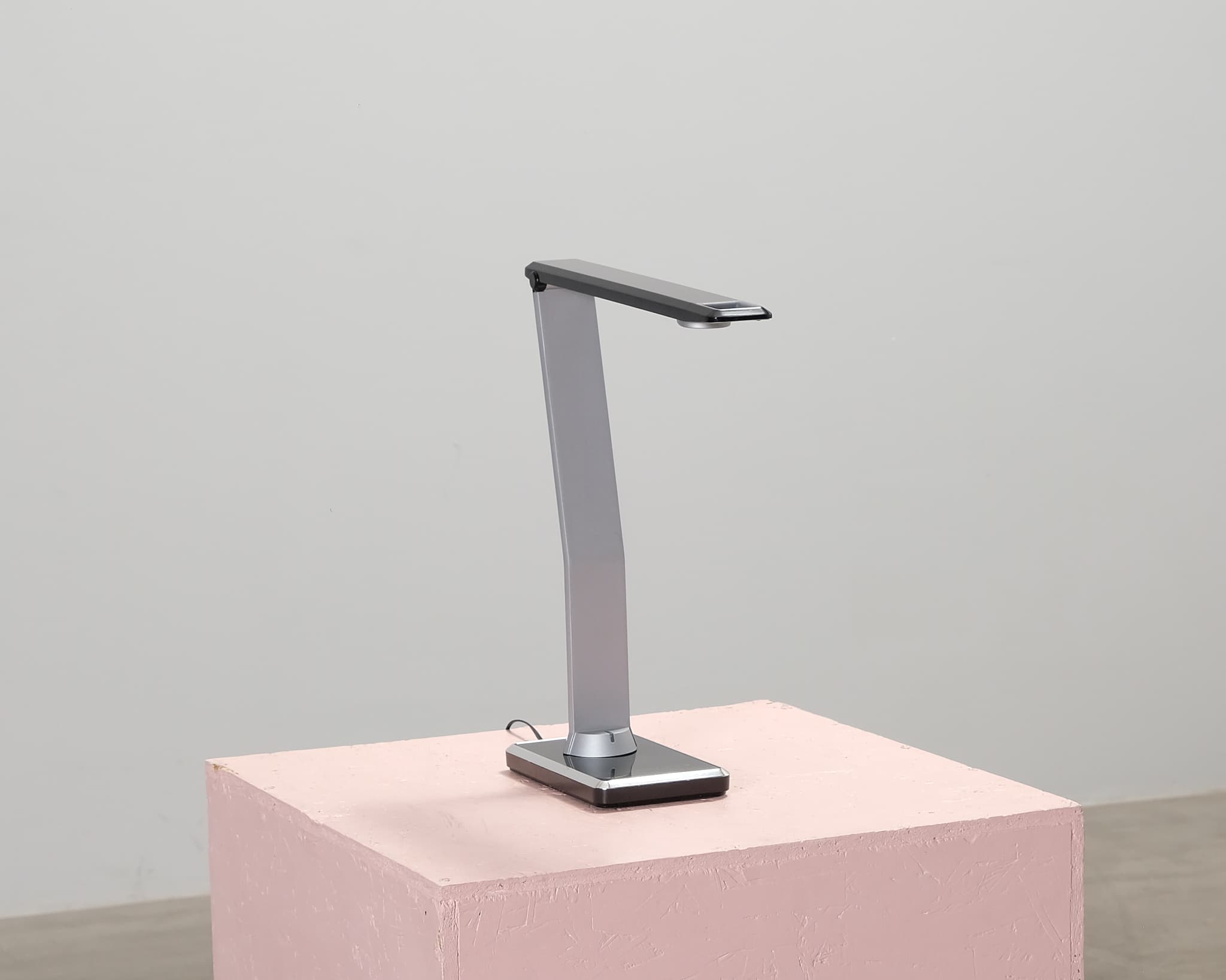 Minimalistisk bordslampa