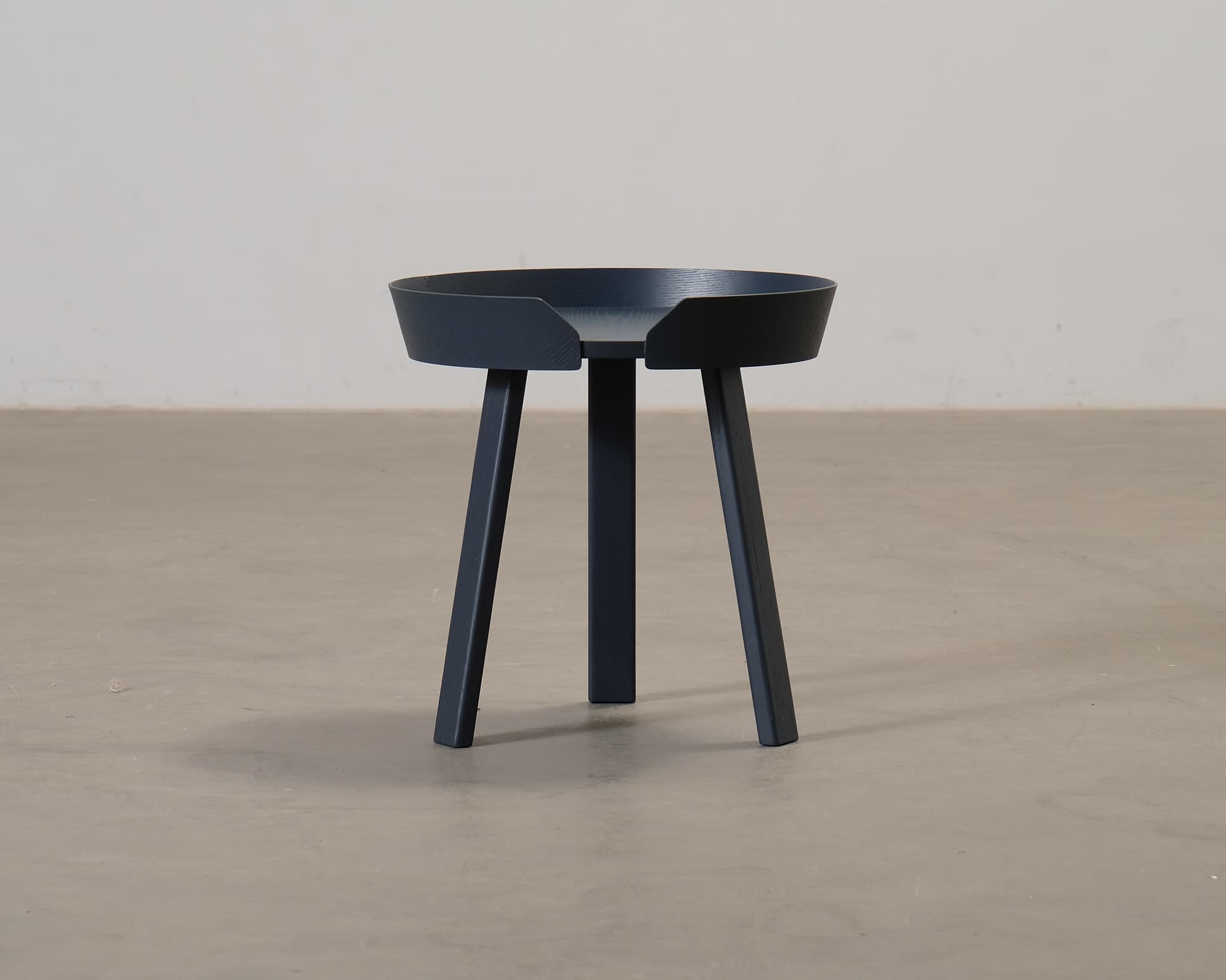 Muuto Around sidobord antracit