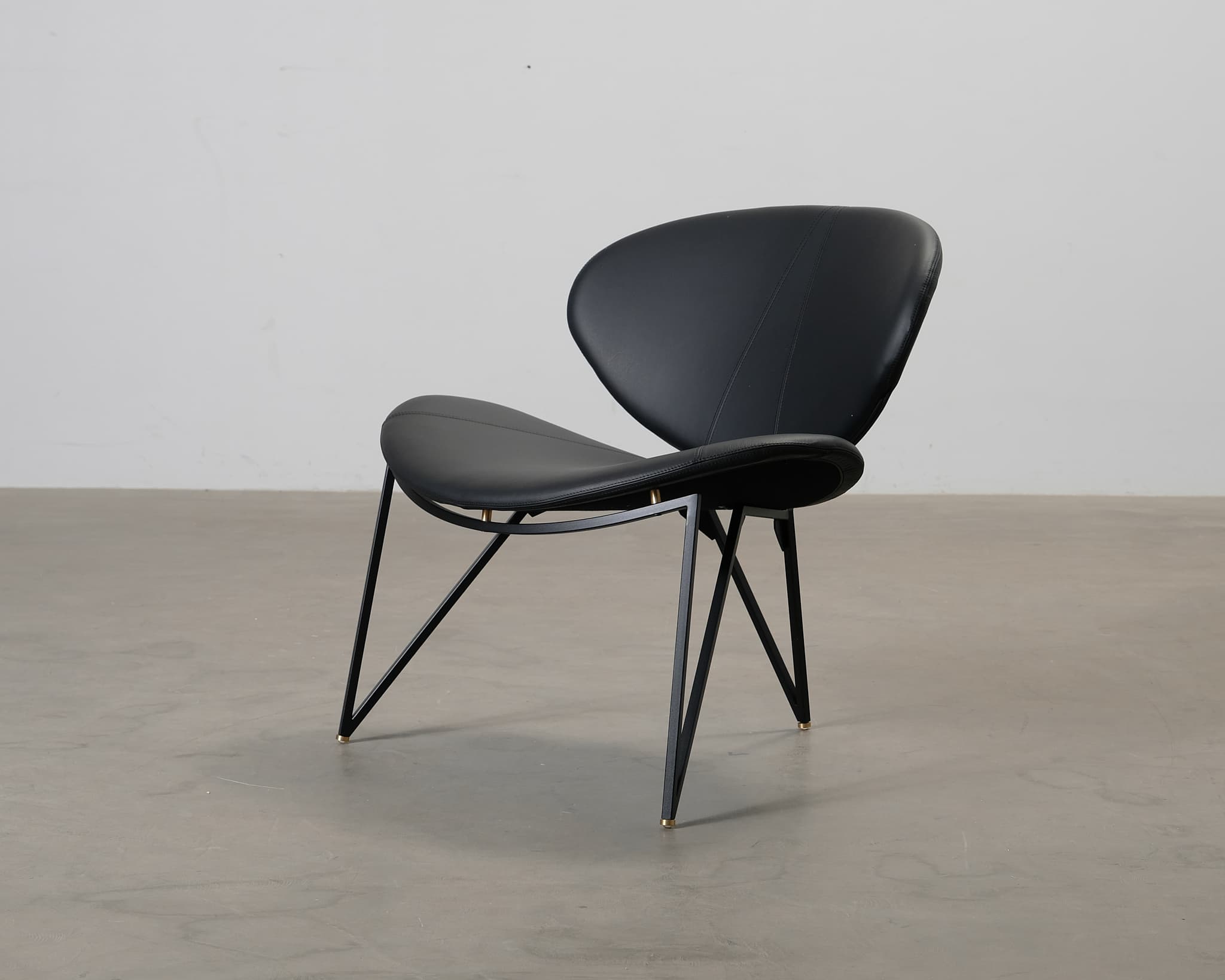 AYTM Semper fåtölj chair black