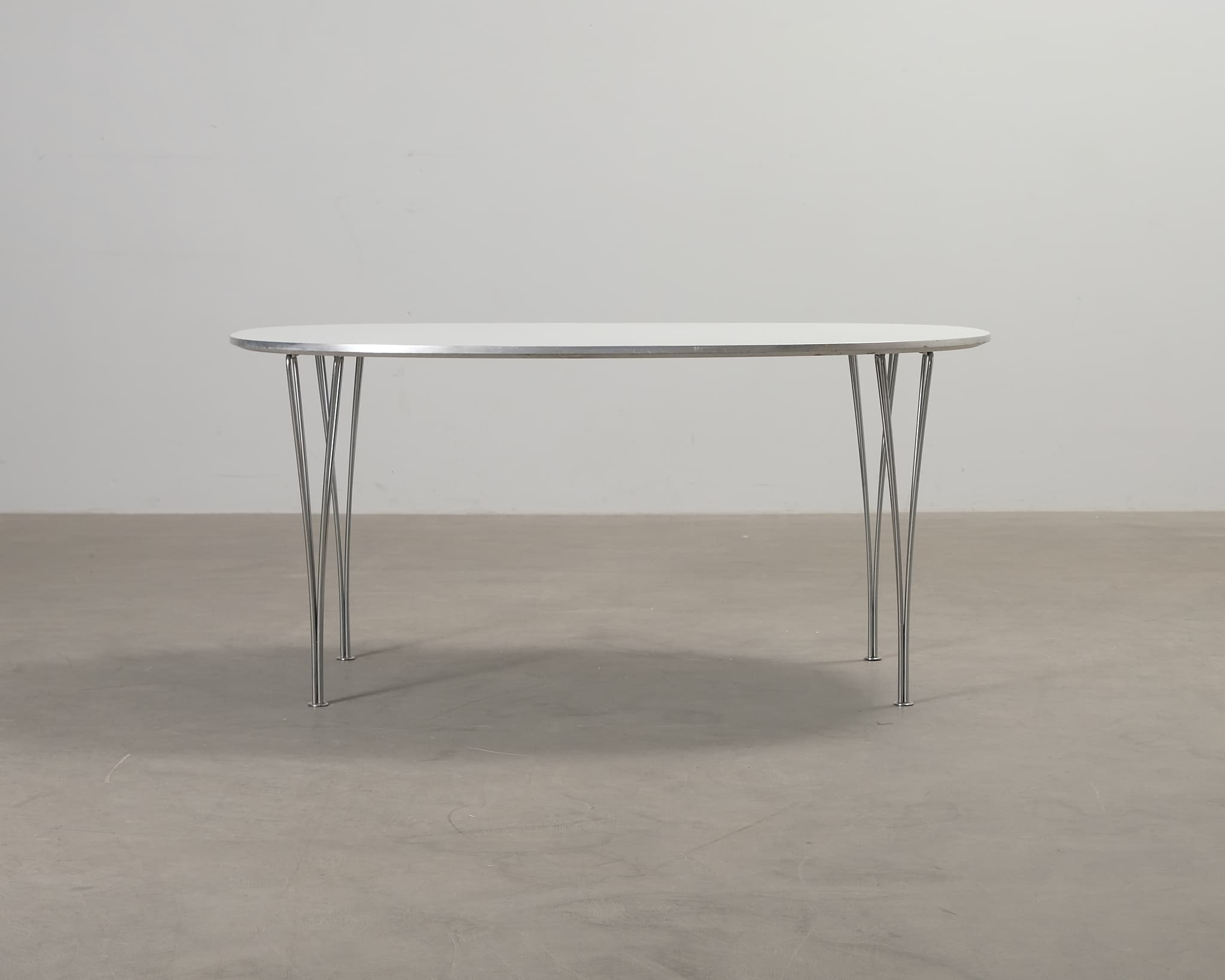 Fritz Hansen Superellipse bord
