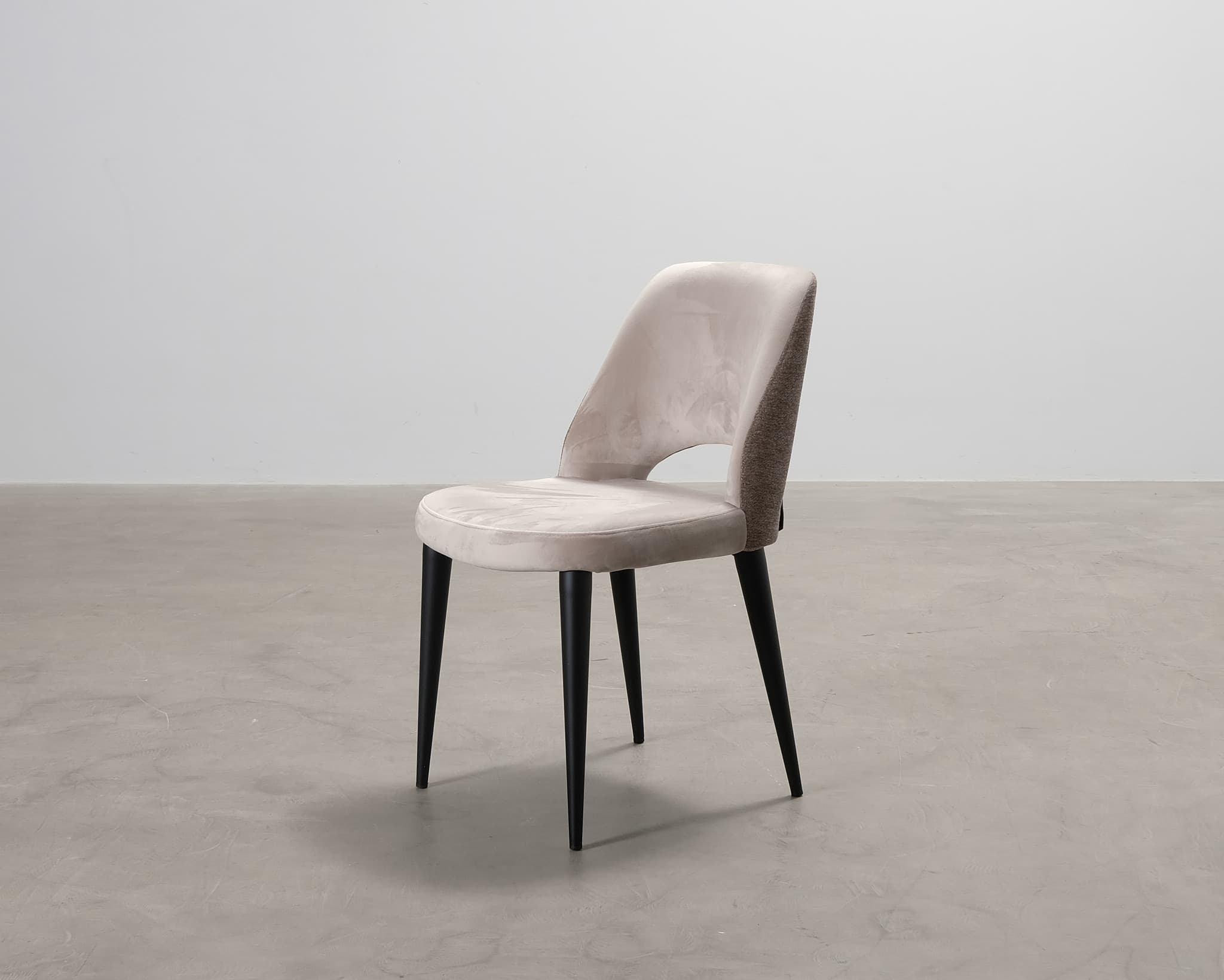 Richmond Interiors Giovanna stol i sammet beige