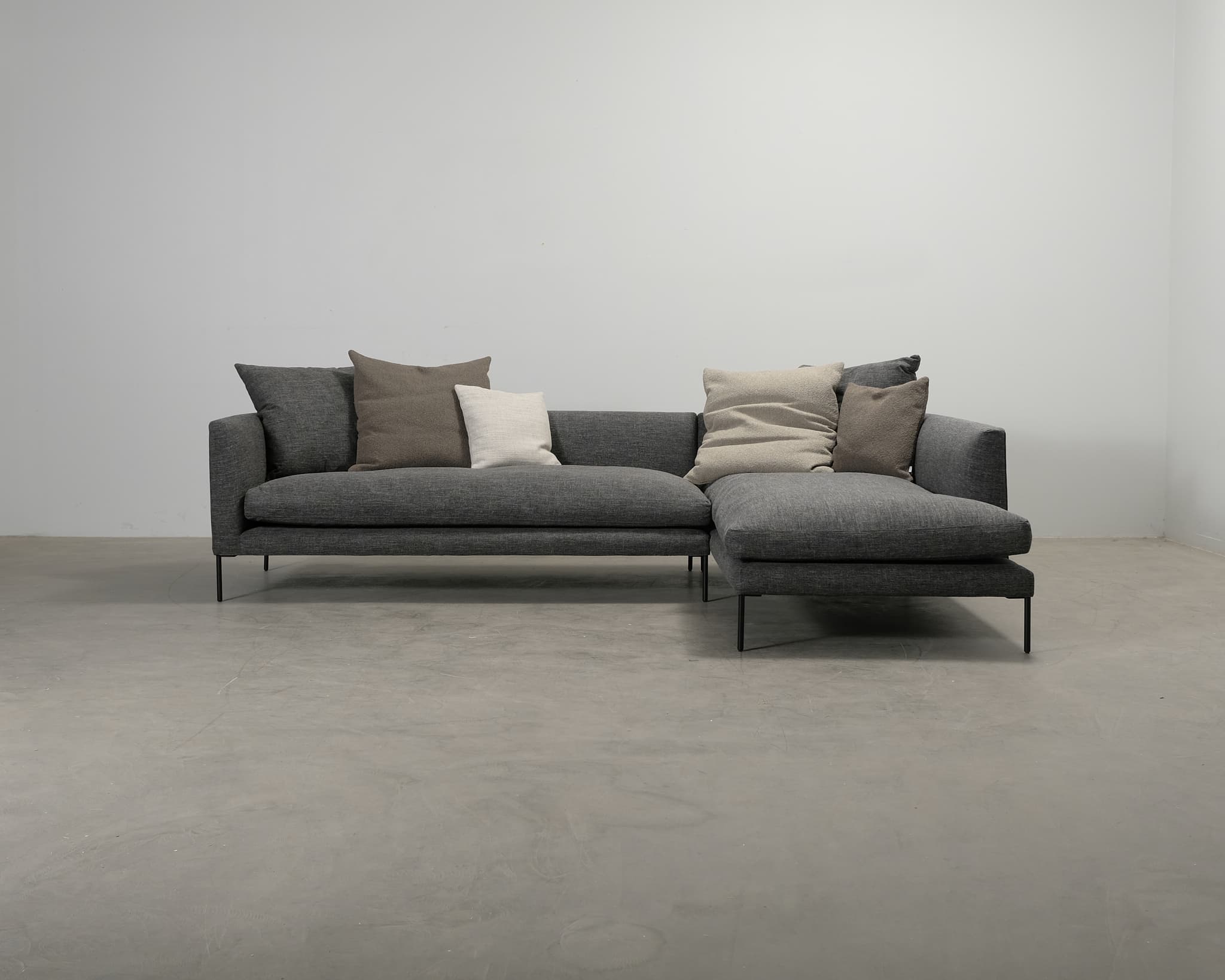 Wendelbo Blade 4-sits soffa med divan grå