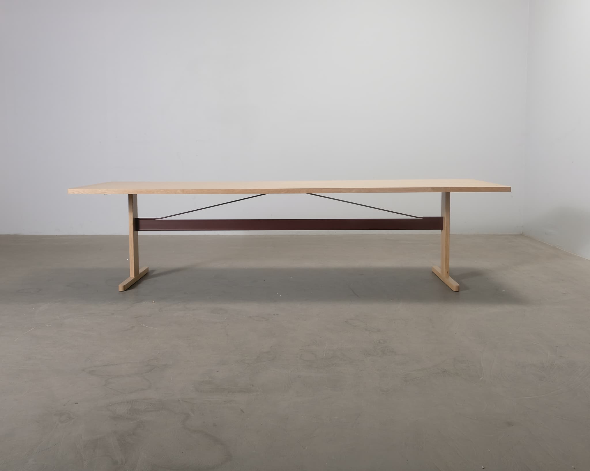 Normann Copenhagen Passerelle matbord ek / burgundy