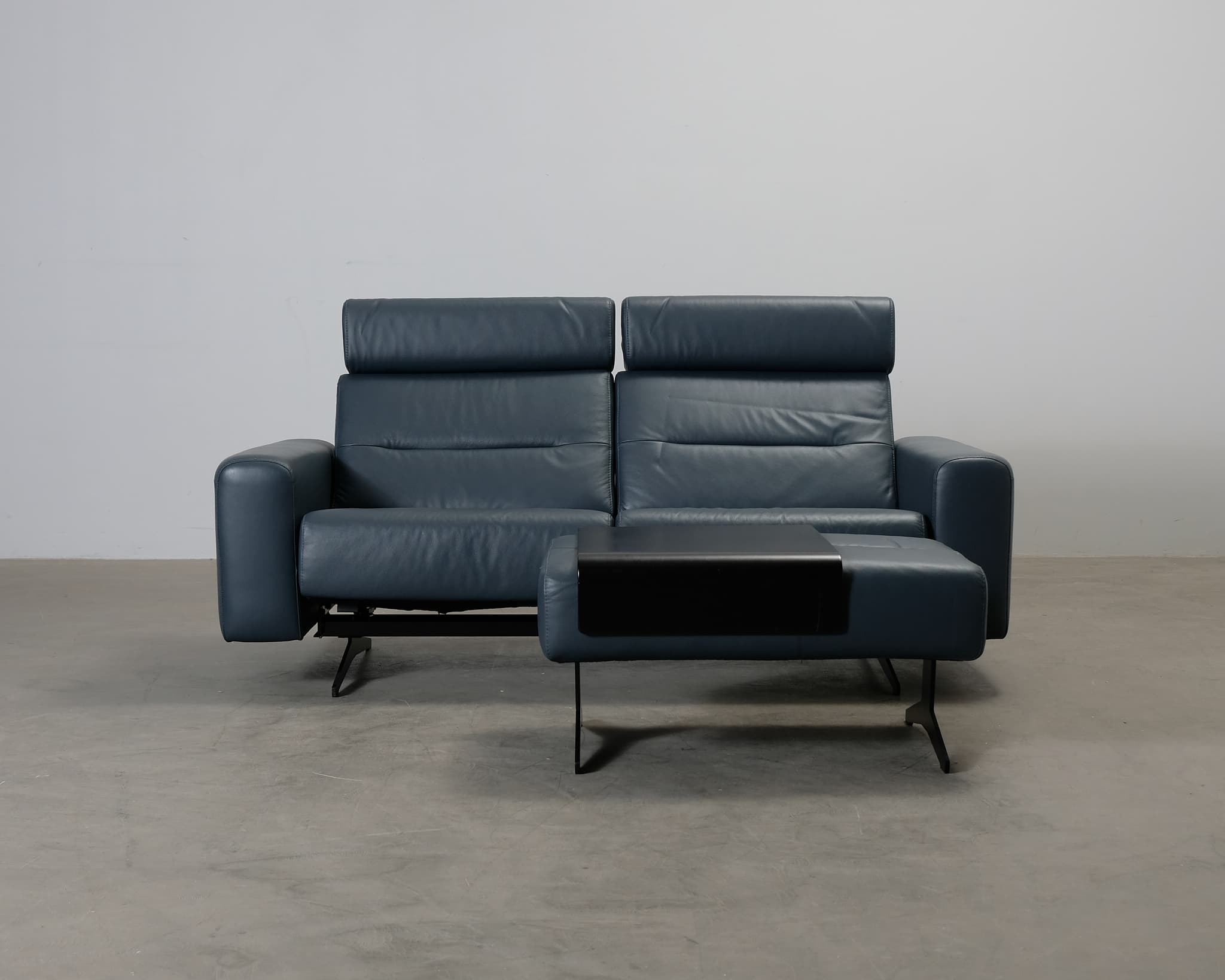 Stressless Stella 2,5-sits skinnsoffa med fotpall