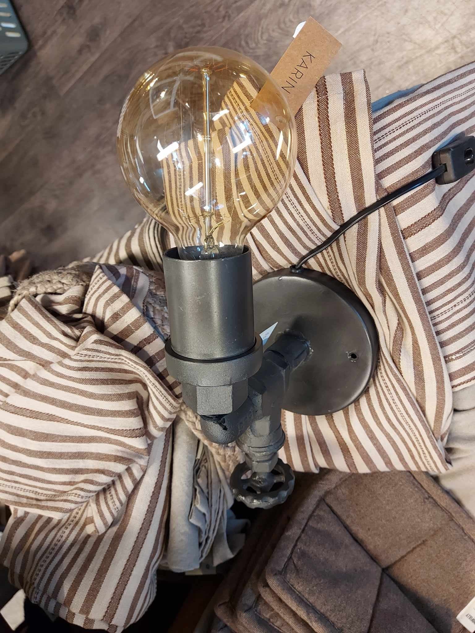 Industriell vägglampa