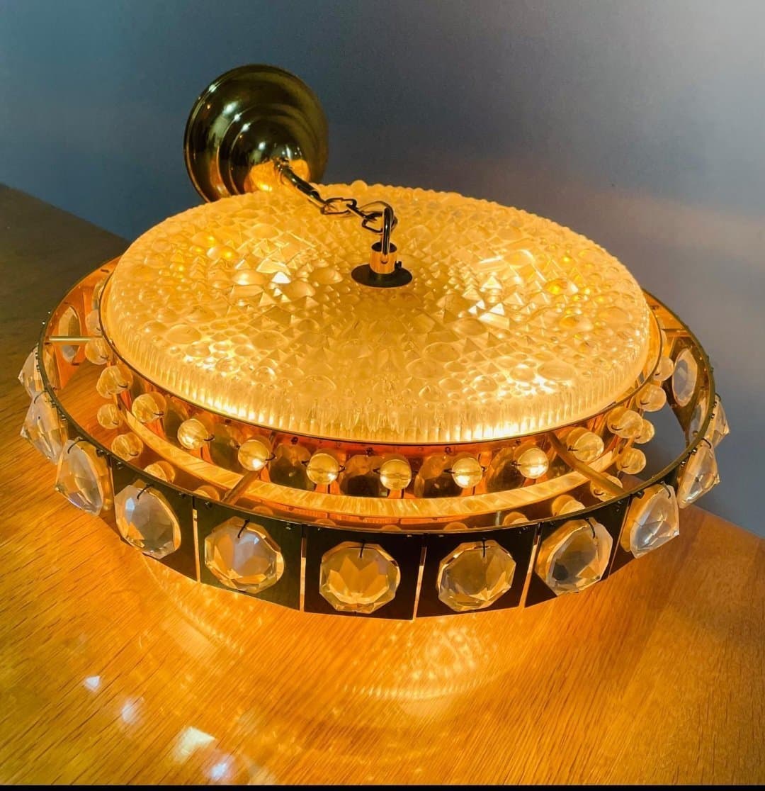 Vintage Guldpläterad Taklampa i mässing och pur kristallglas ~ Diameter 40 CM