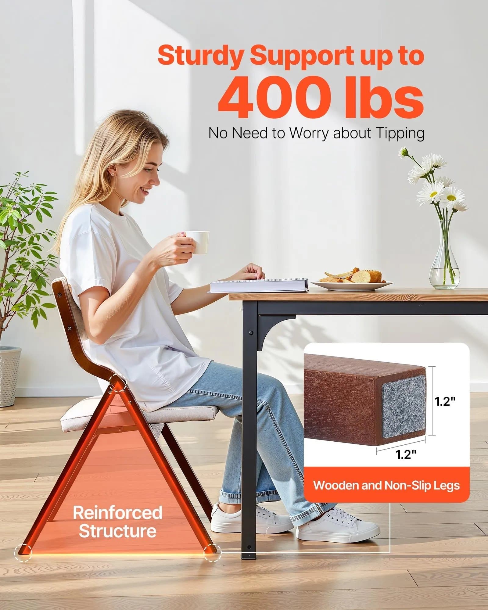 Set med 4 hopfällbara trästolar med vit dyna och böjträstomme