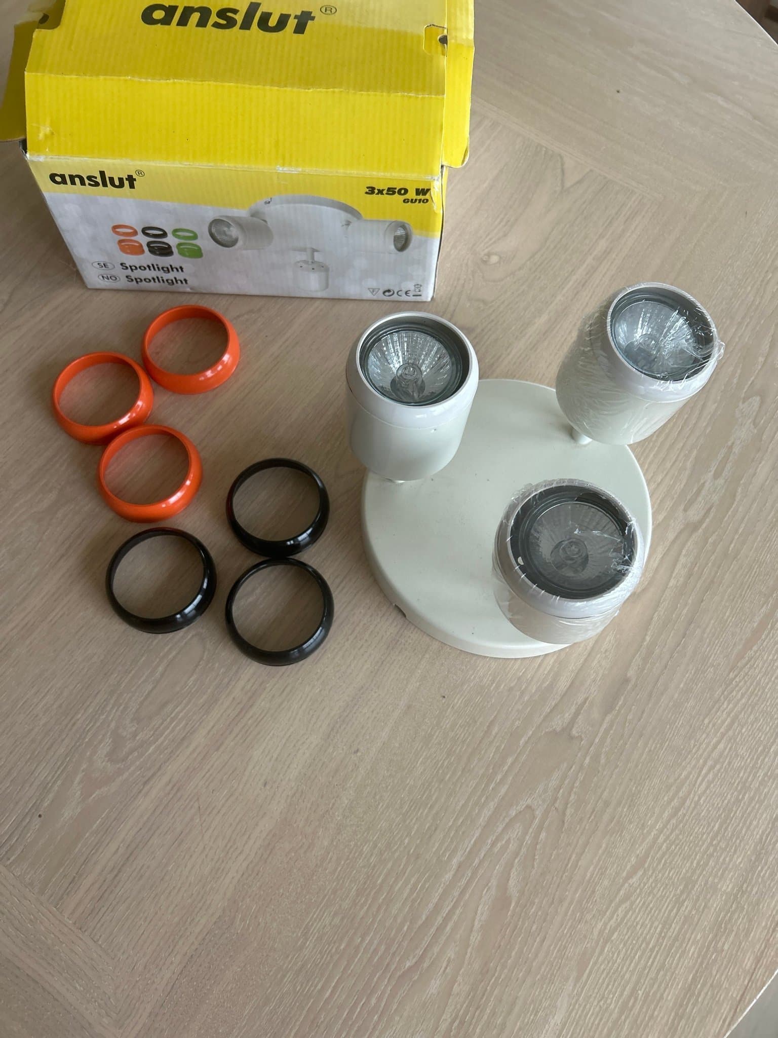 Anslut Spotlight 3 spottar lampor