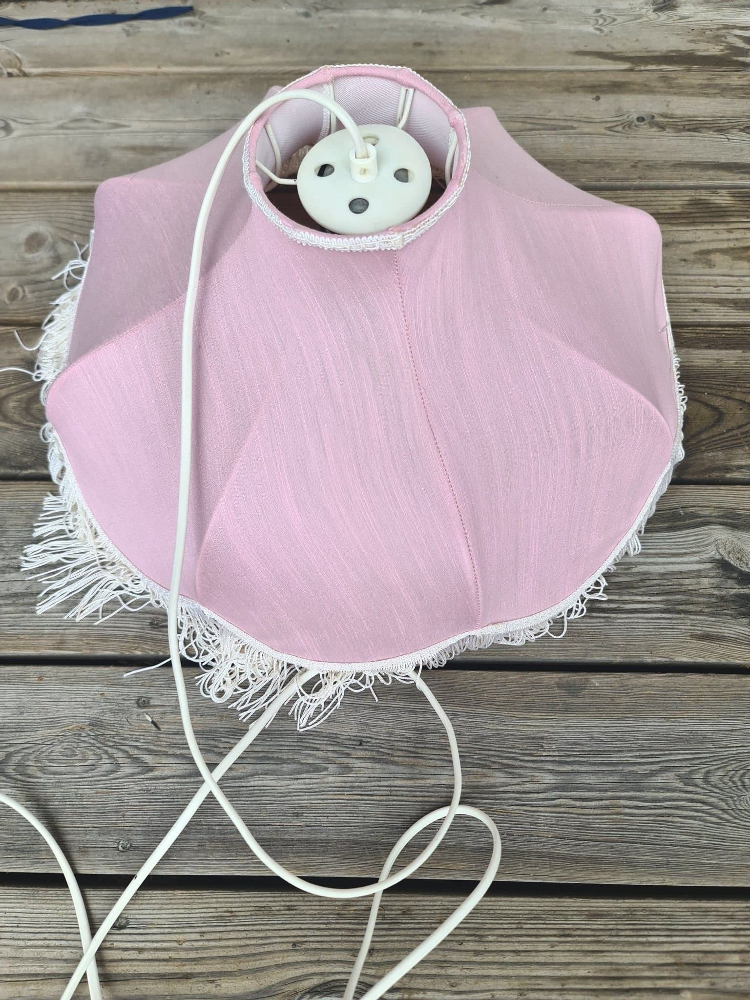 OERHÖRT söt taklampa retro Rosa med Franskant