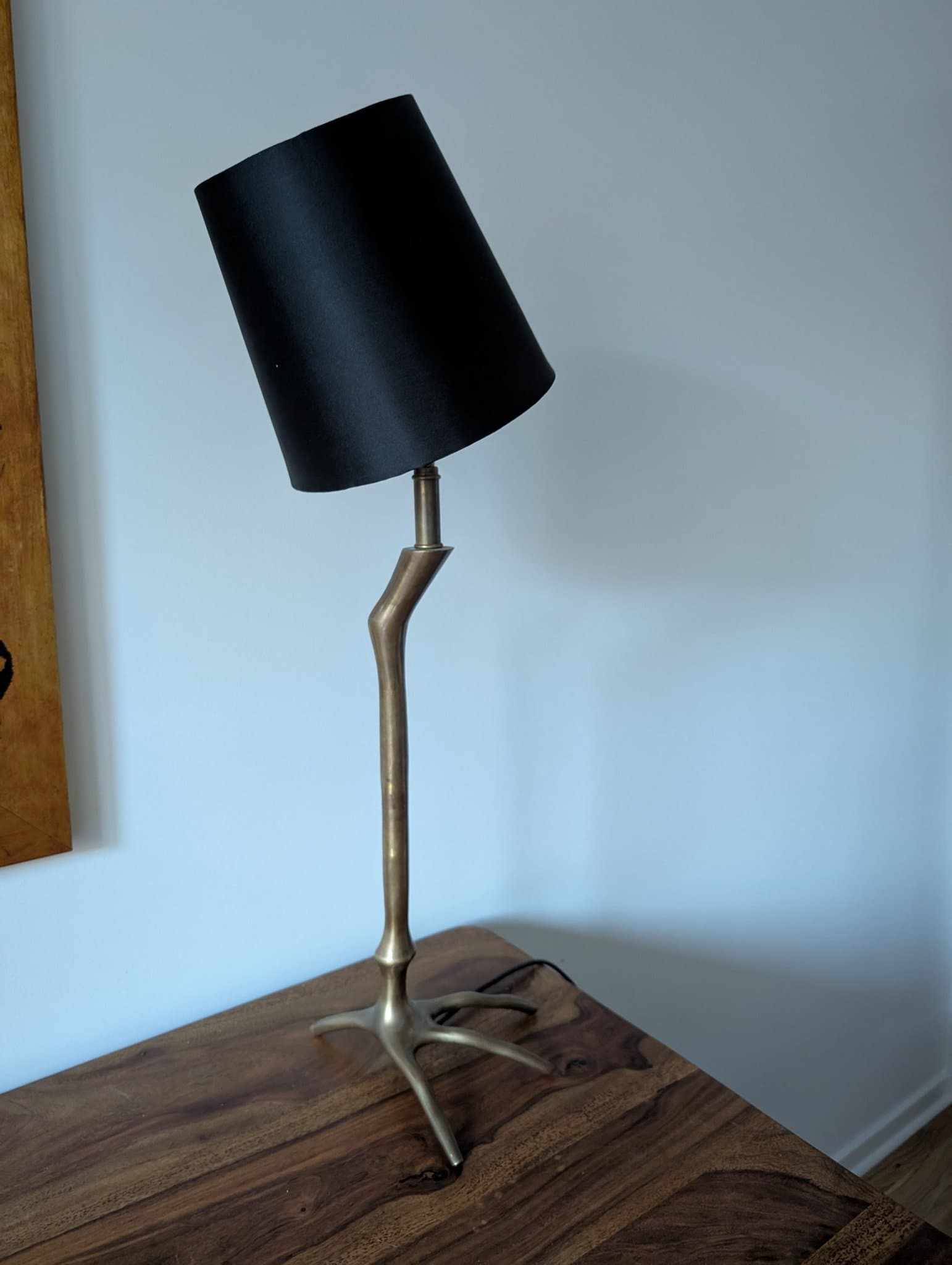 Snygg lampa med fågelfot från Eichholtz