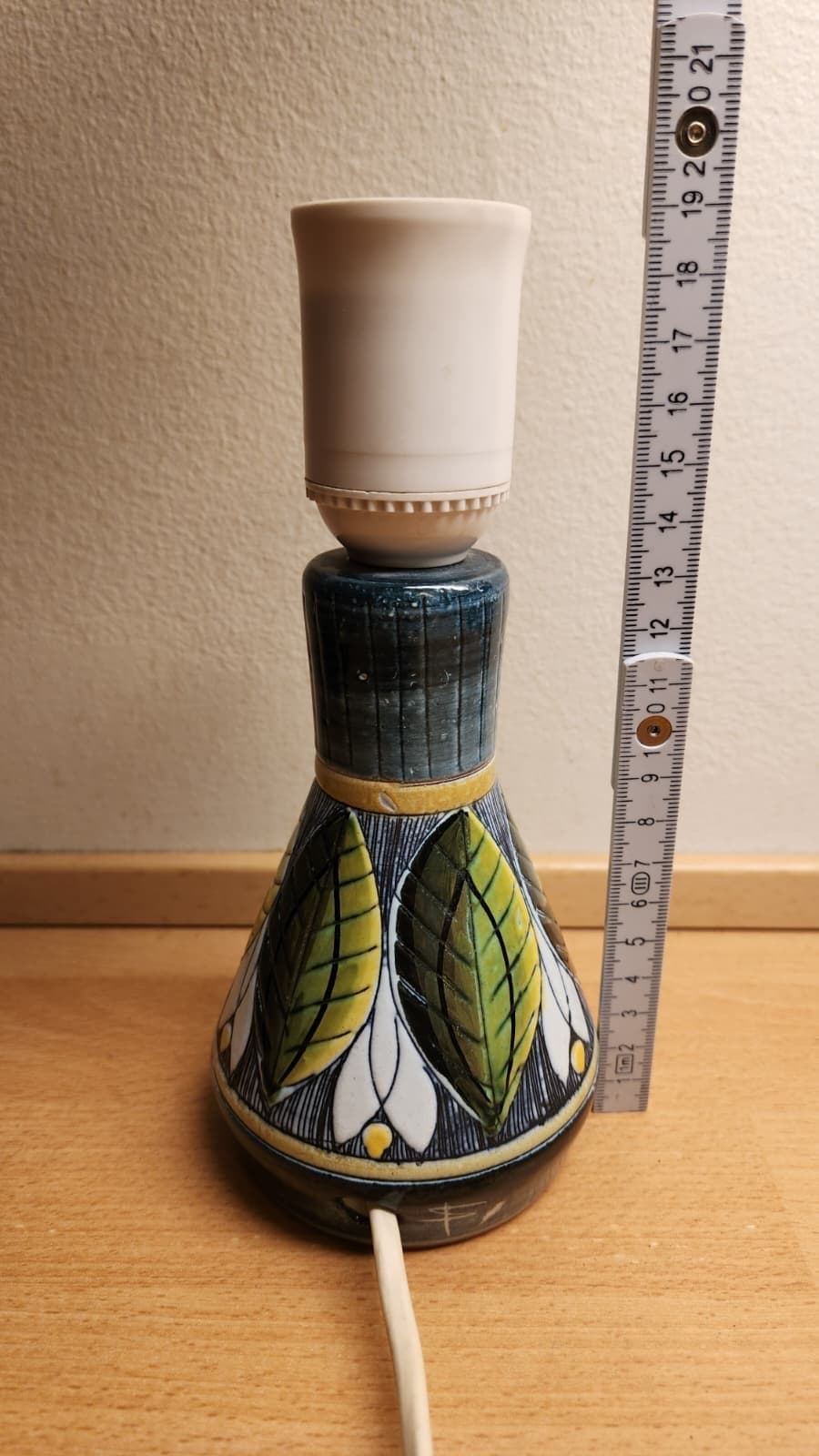 Tingstad Keramik Bordslampa – Handmålad – Höjd ca 18 cm – Svenskt hantverk