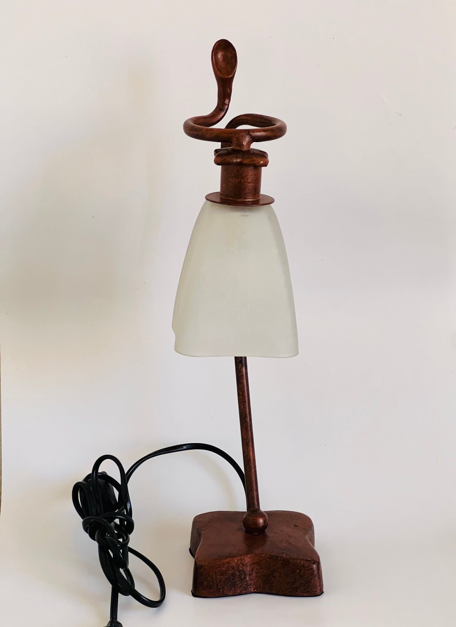 En unik bordslampa från Cotttex Sweden. – 40 cm hög