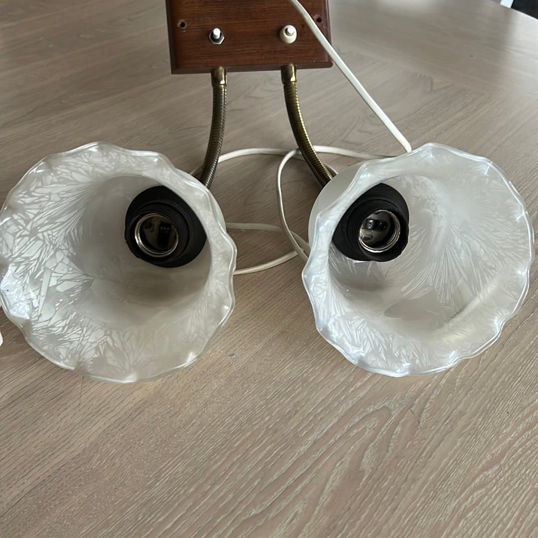 Så fin vägglampa med två armar vintage