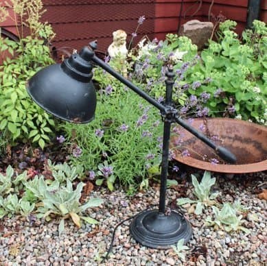 Från Jeanne d´ Arc, ord pris 1600 kr. Bordslampa i industriell stil