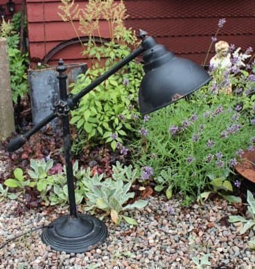 Från Jeanne d´ Arc, ord pris 1600 kr. Bordslampa i industriell stil