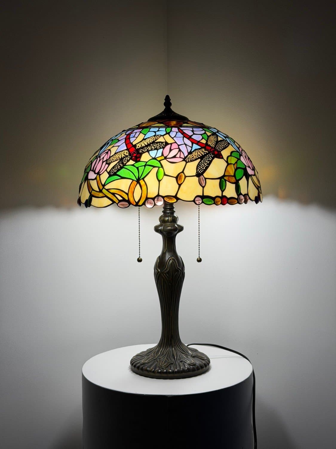 Lampoteket Tiffany DRAGONFLY PASTEL DREAM 40Ø Blyinfattat glas