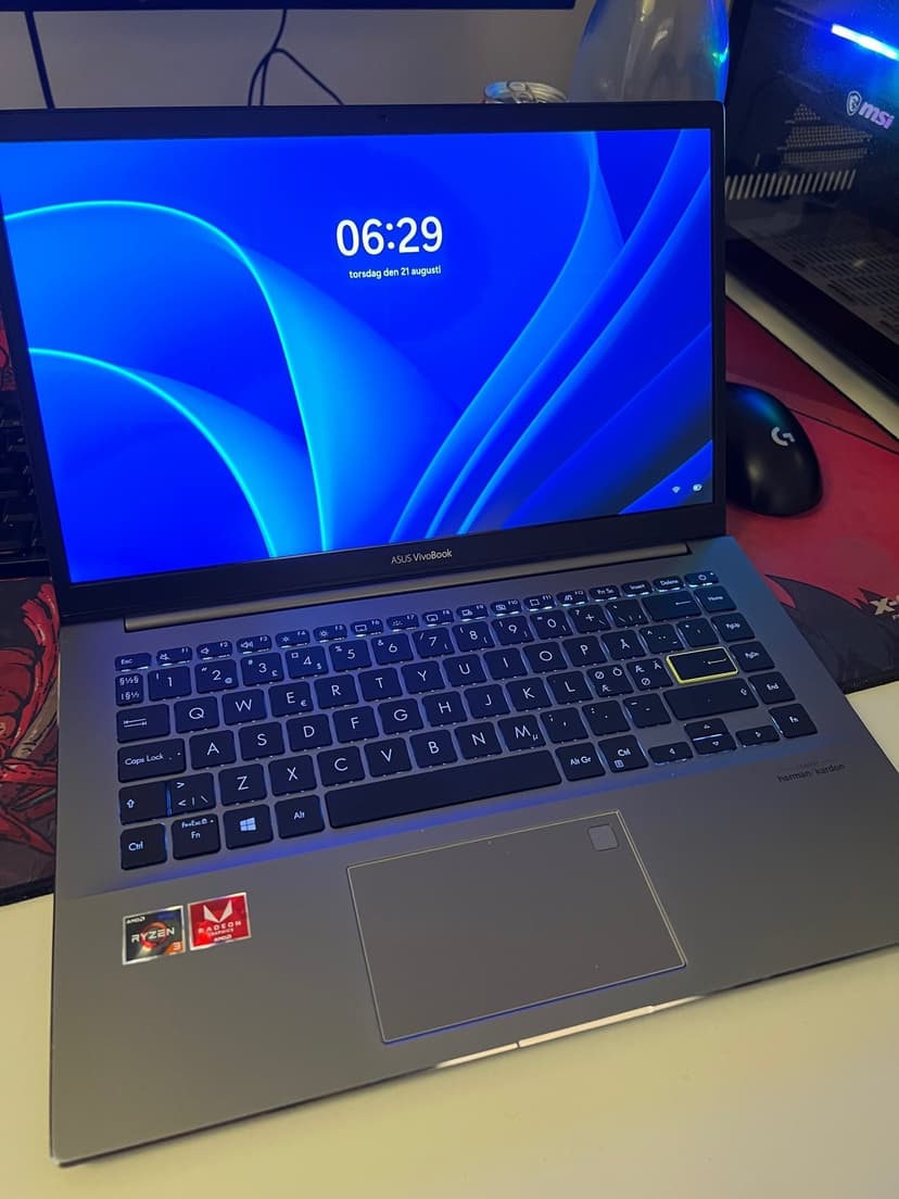 Asus VivoBook 14 X1404ZA-EB725W 14" Asus VivoBook 14 X1404ZA-EB725W 14"