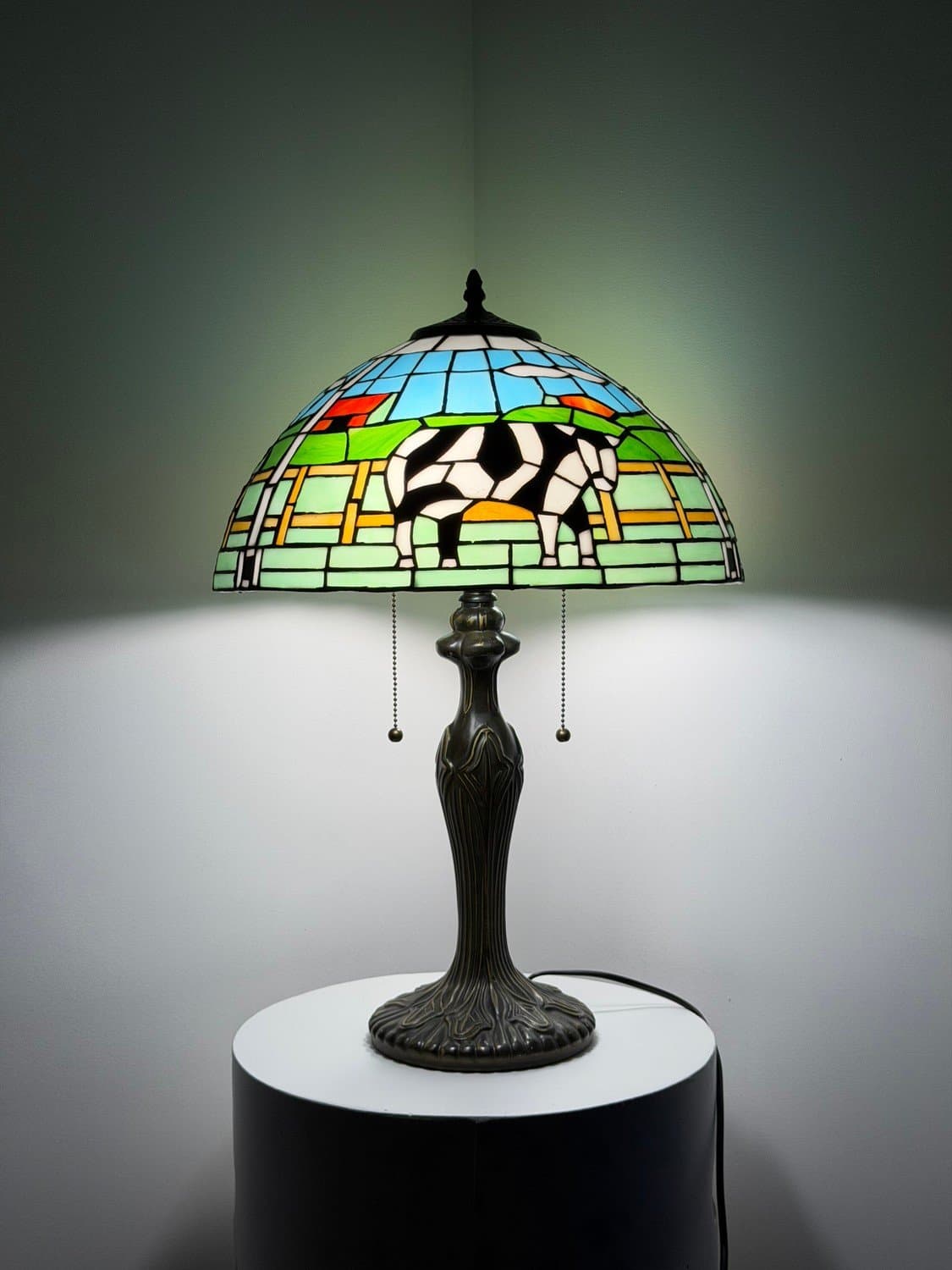 Tiffany Bordslampa DREAMS ON A FARM 40Ø Blyinfattat glas från lampoteket