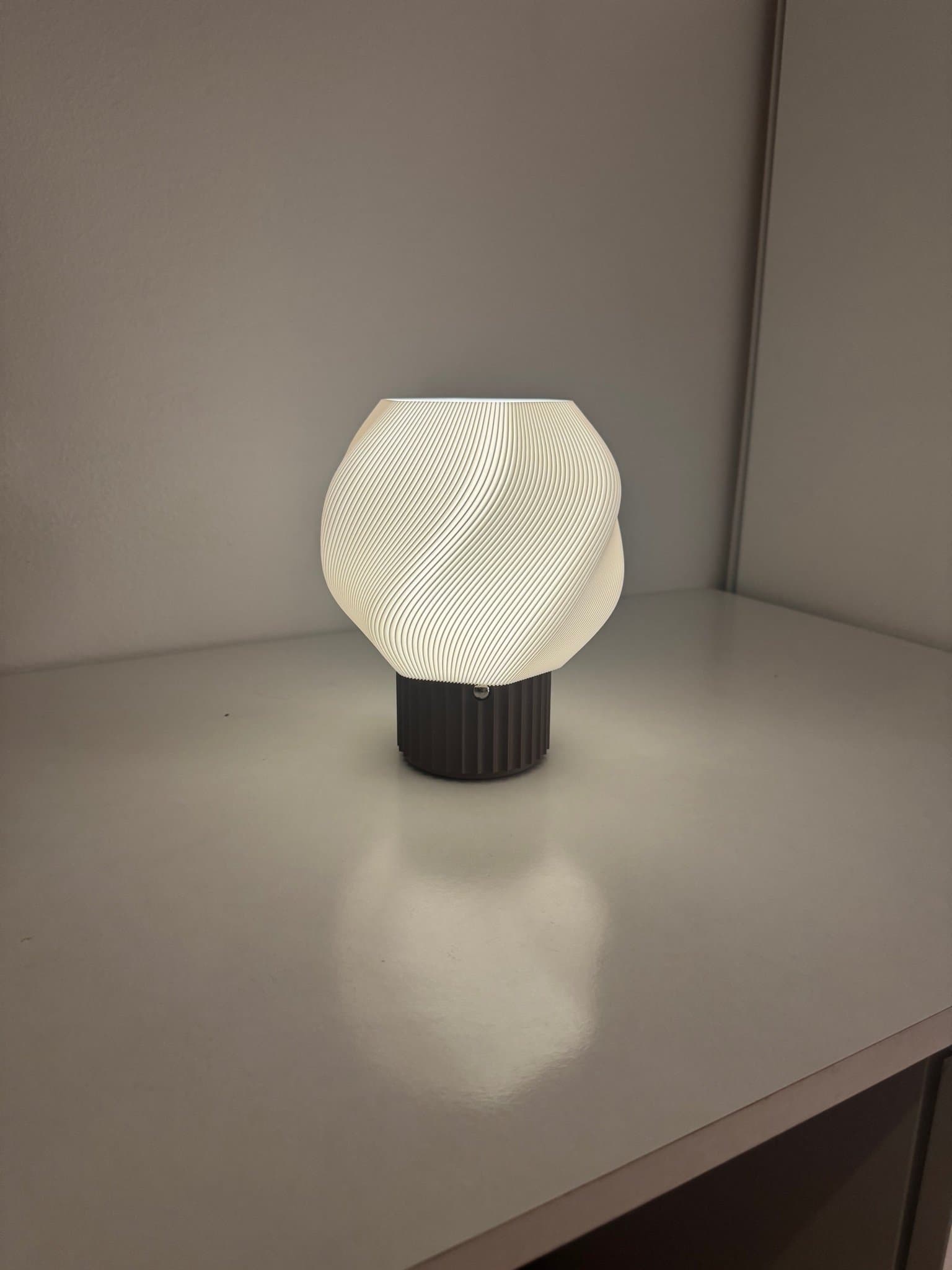 Trådlös Bordslampa 3d printad