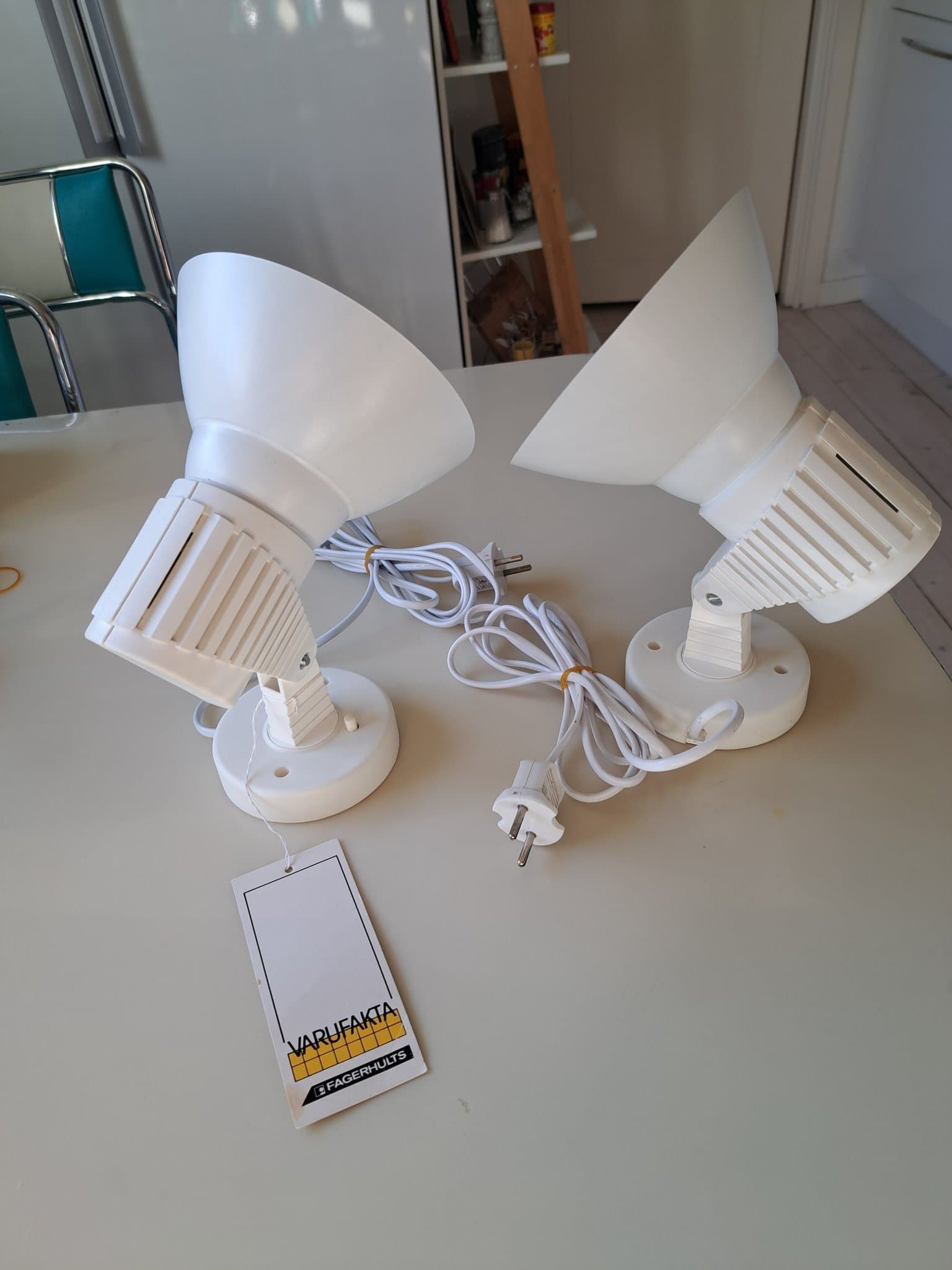 Fagerhults vägg/SÄNGLAMPOR oanvända.