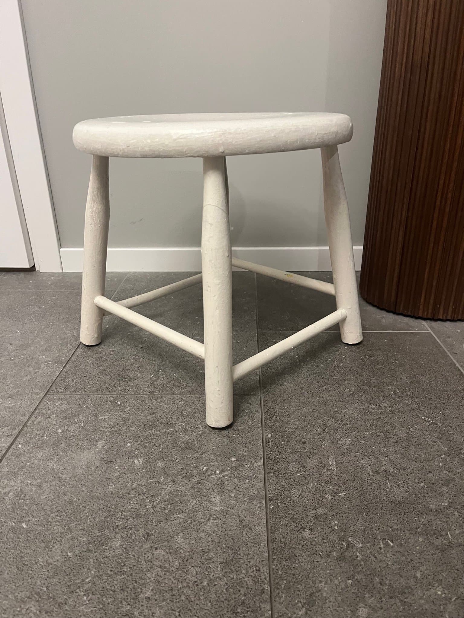 Vintage retro charmig vit pall