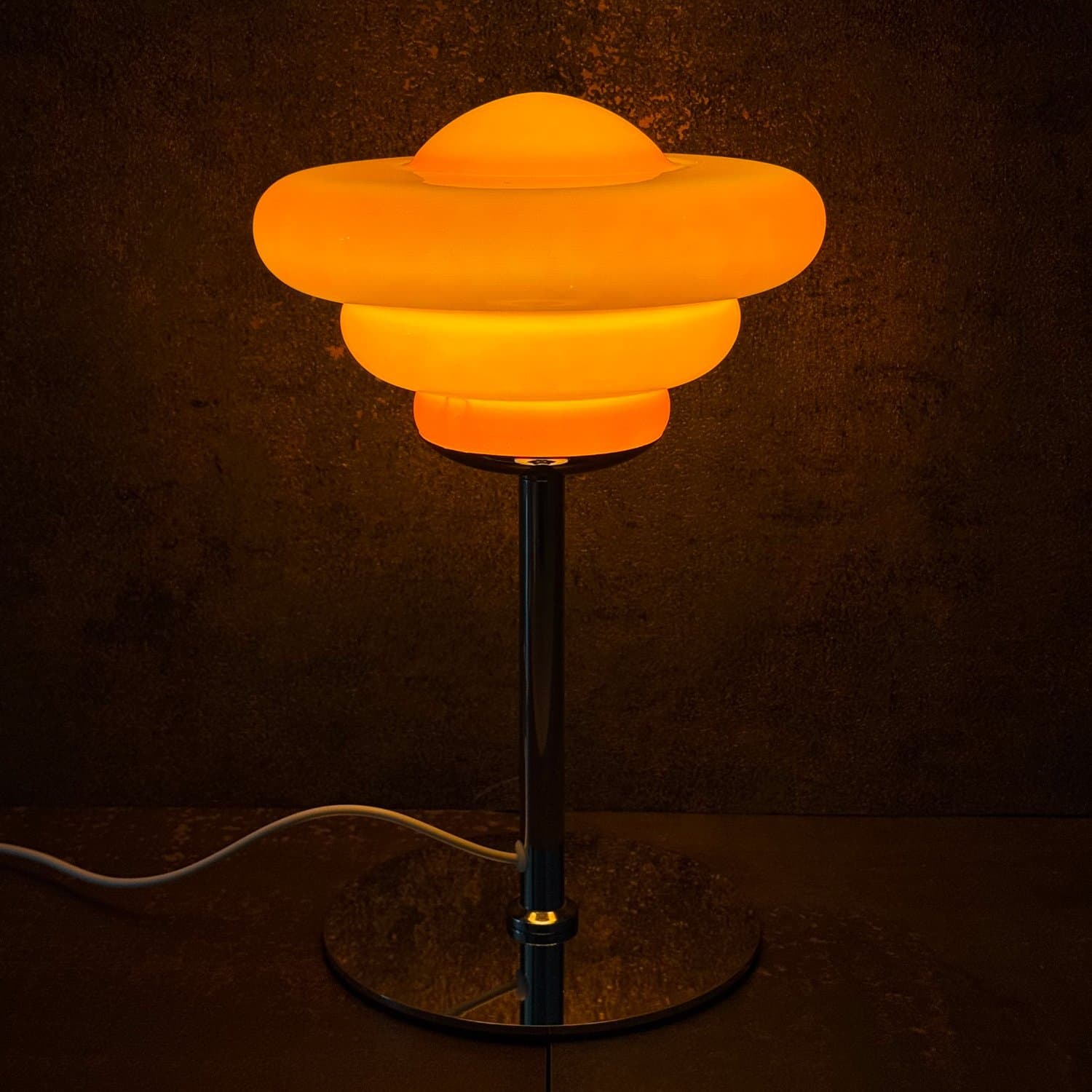 Bauhaus Bordslampa Retro & Cloud Orange i Bauhaus-stil med 70-talsinspiration