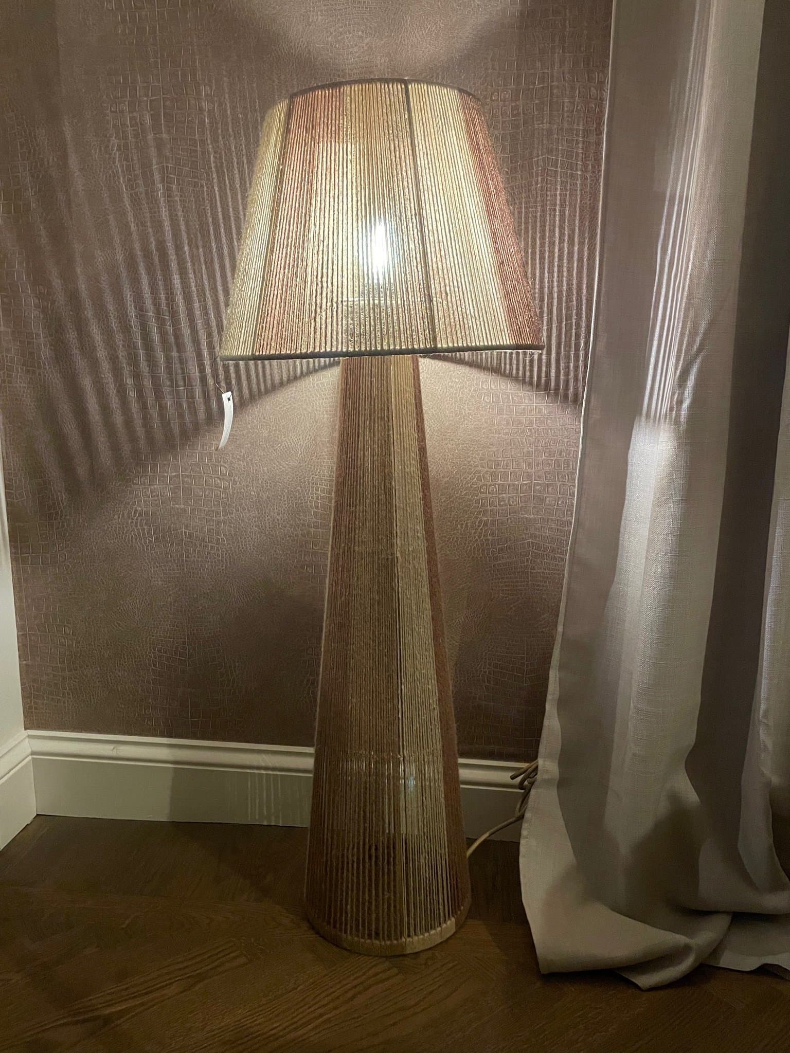 Golvlampa från Madem Stoltz