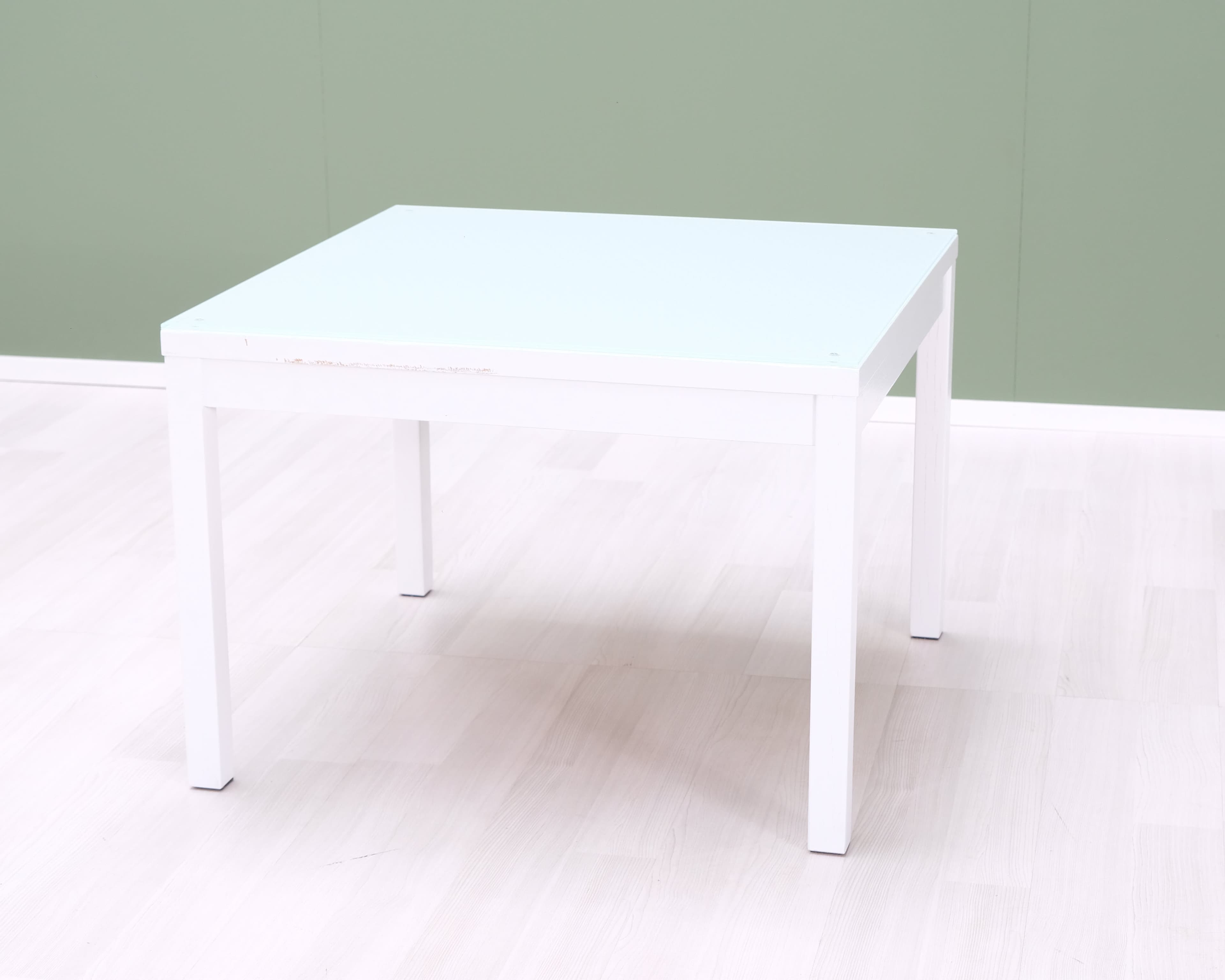 Sidobord med glasskiva