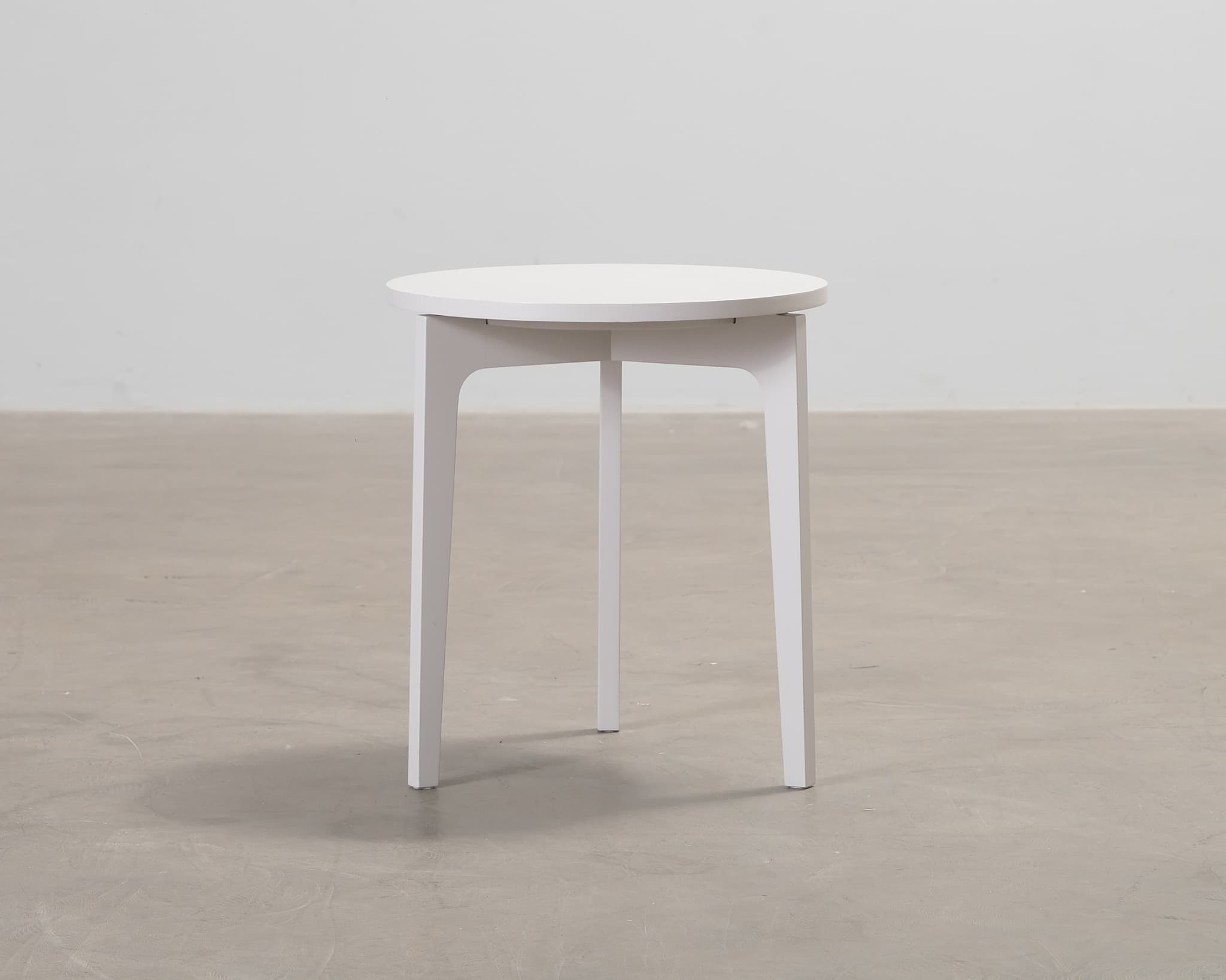 Mavis Höllviken sidobord vit